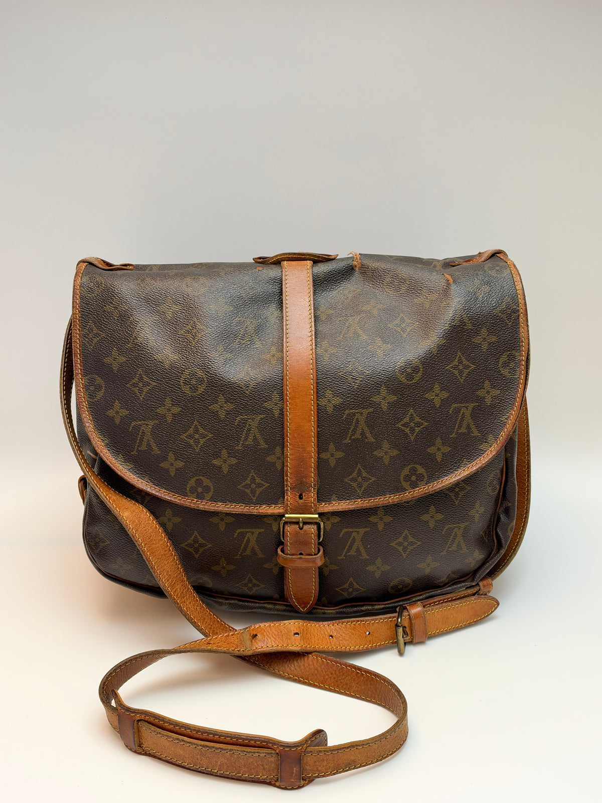 Louis Vuitton Saumur 35
