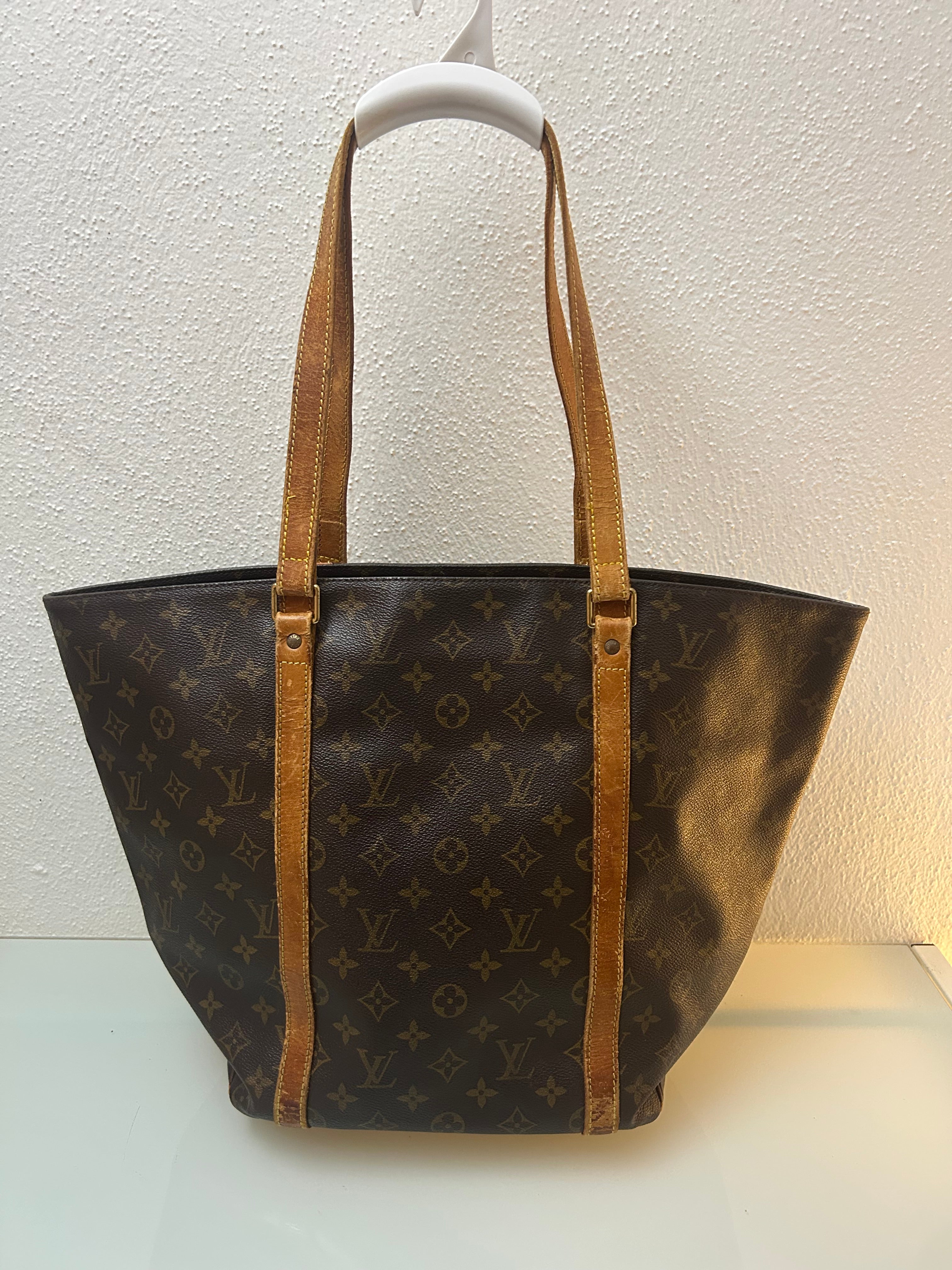 Louis Vuitton Shopper