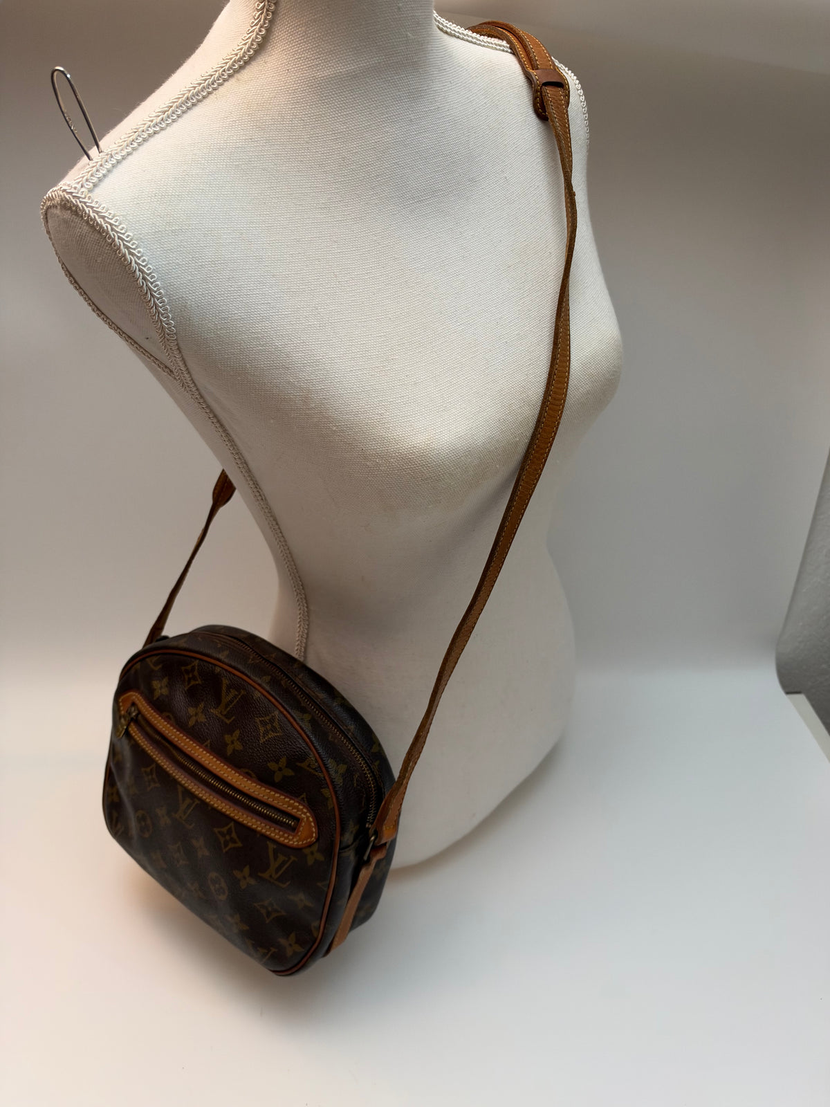 Louis Vuitton Senlis
