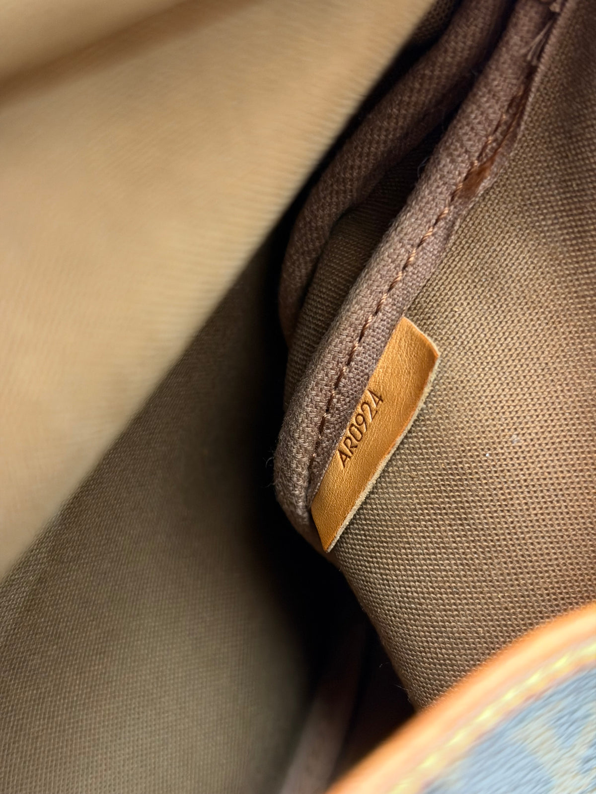 Louis Vuitton Saumur 30