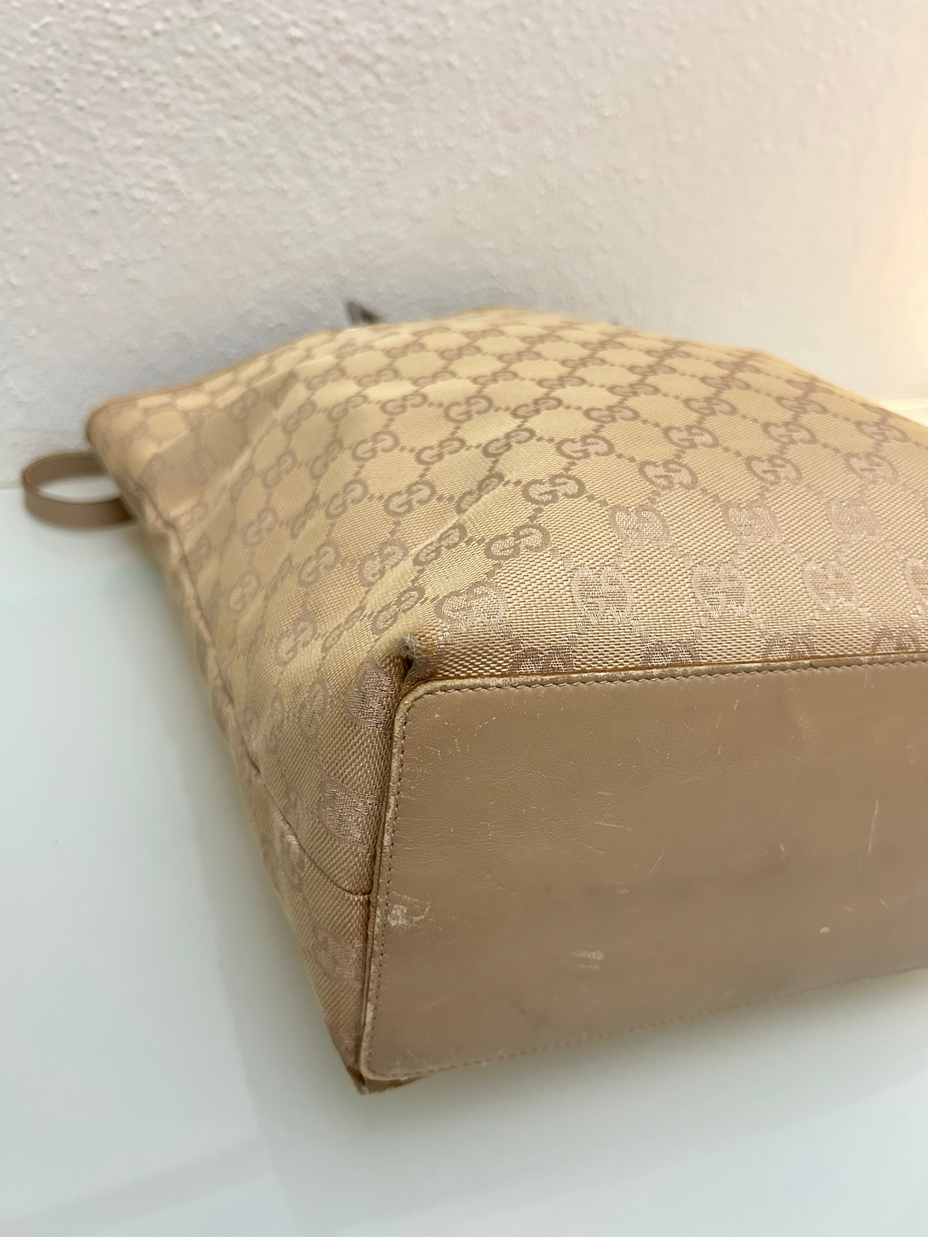 Gucci Beige Buckettaske