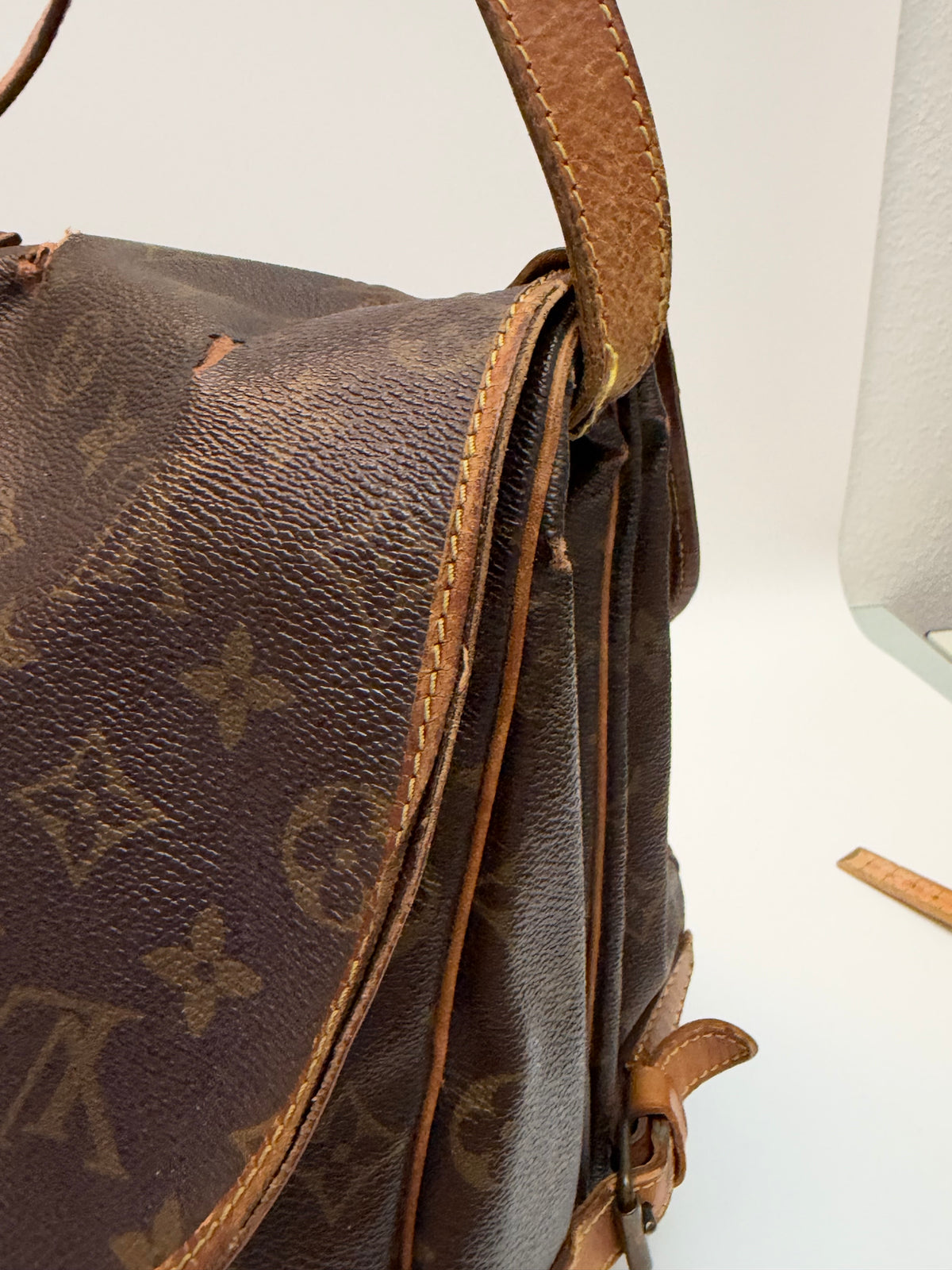 Louis Vuitton Saumur 35