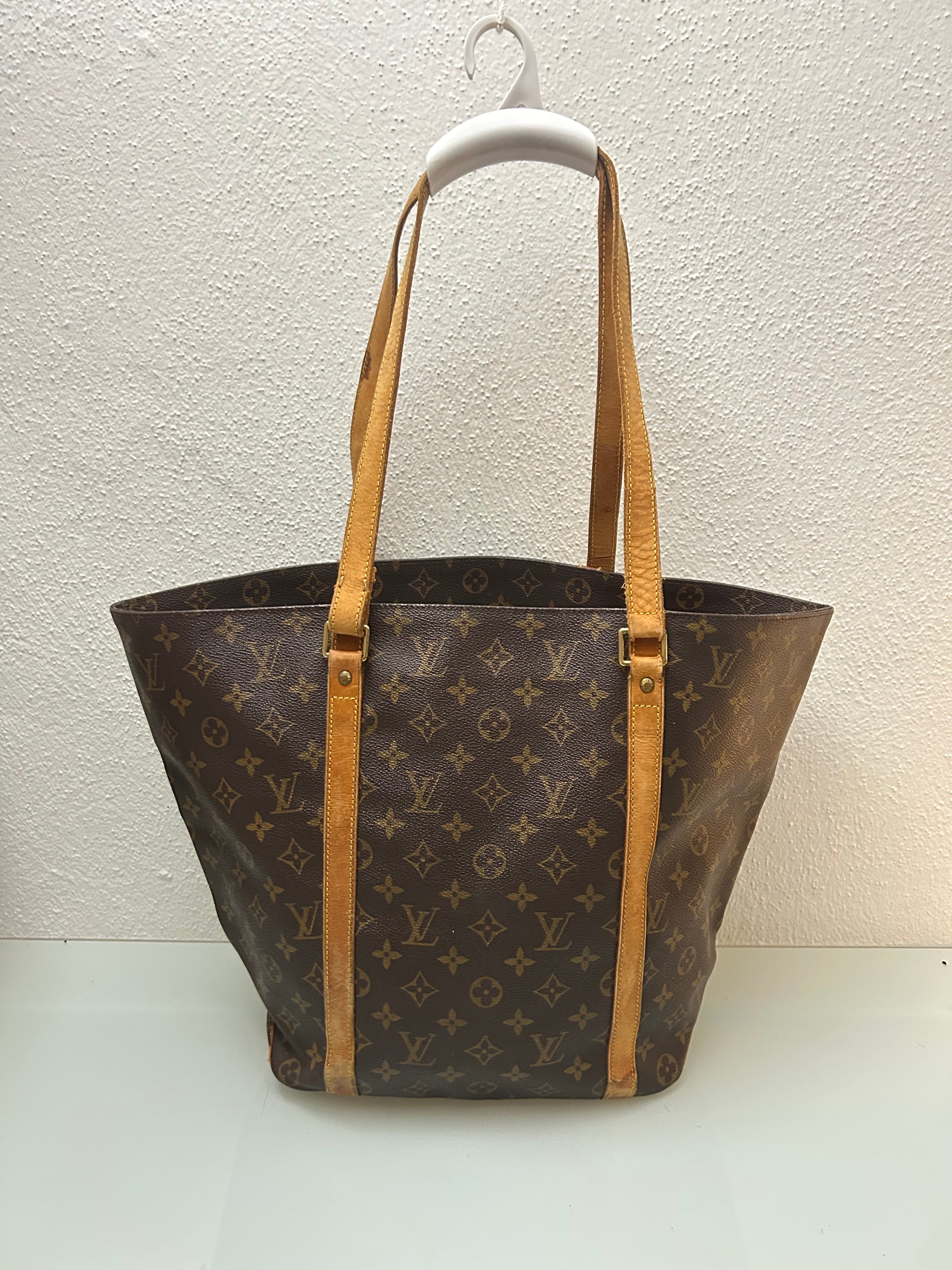Louis Vuitton Shopper