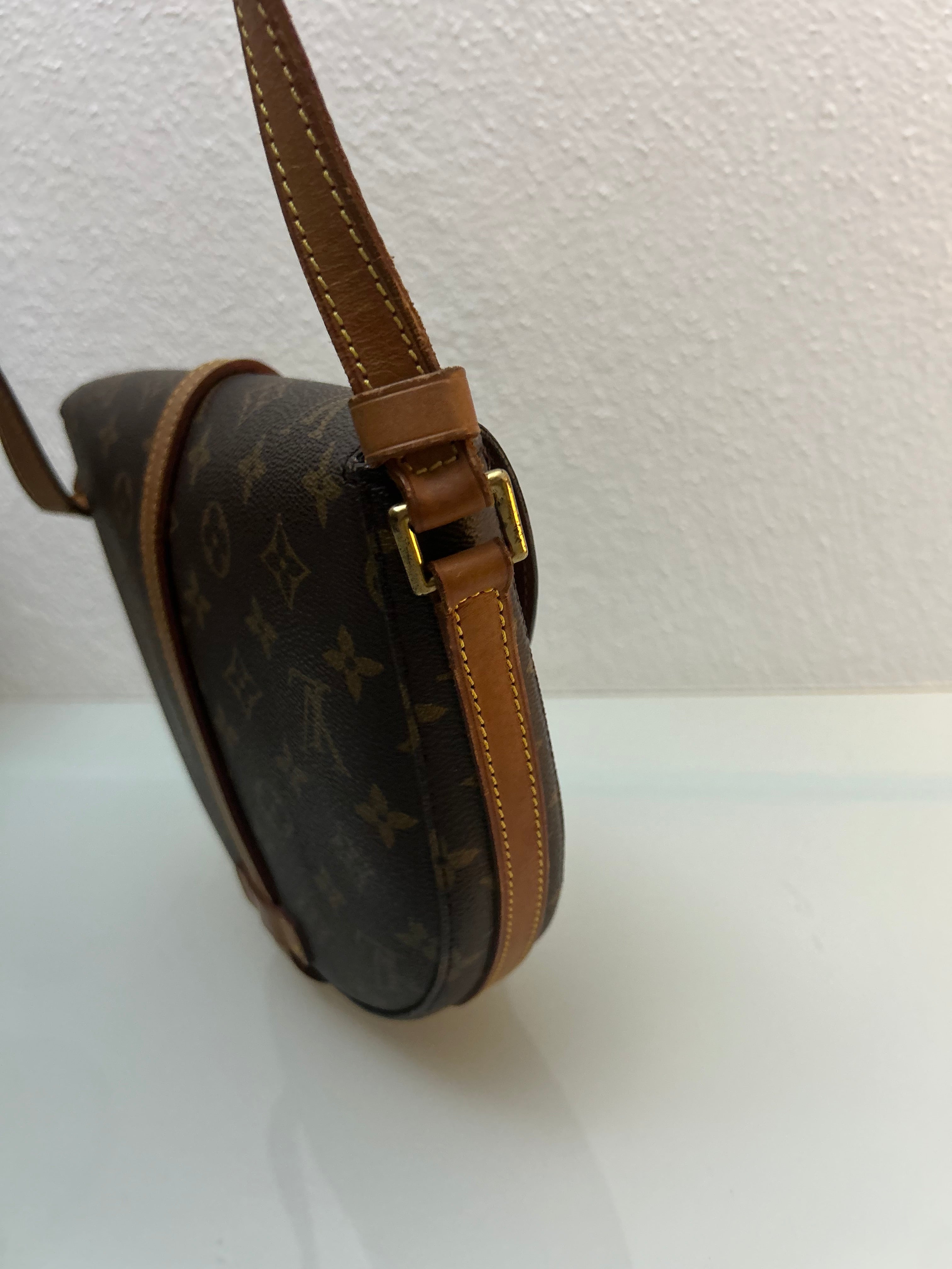 Louis Vuitton Chantilly