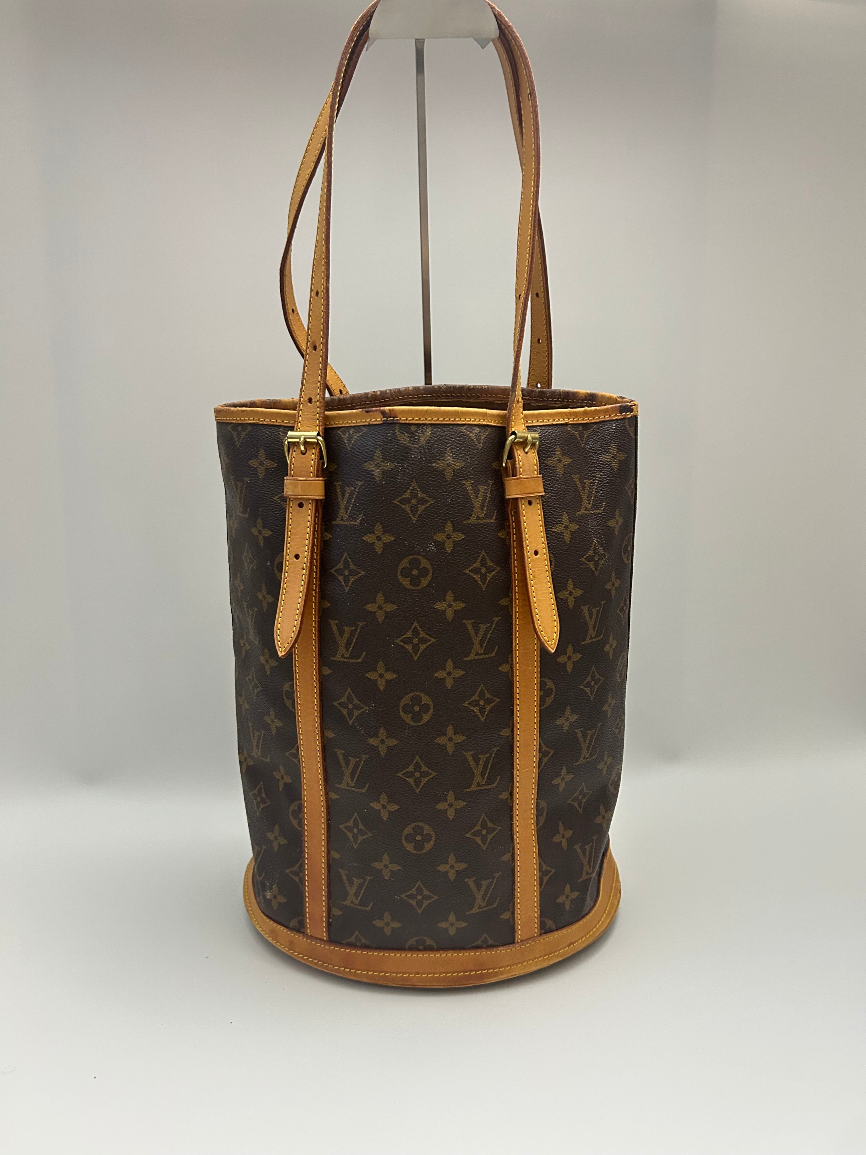 Louis Vuitton Marais Bucketbag