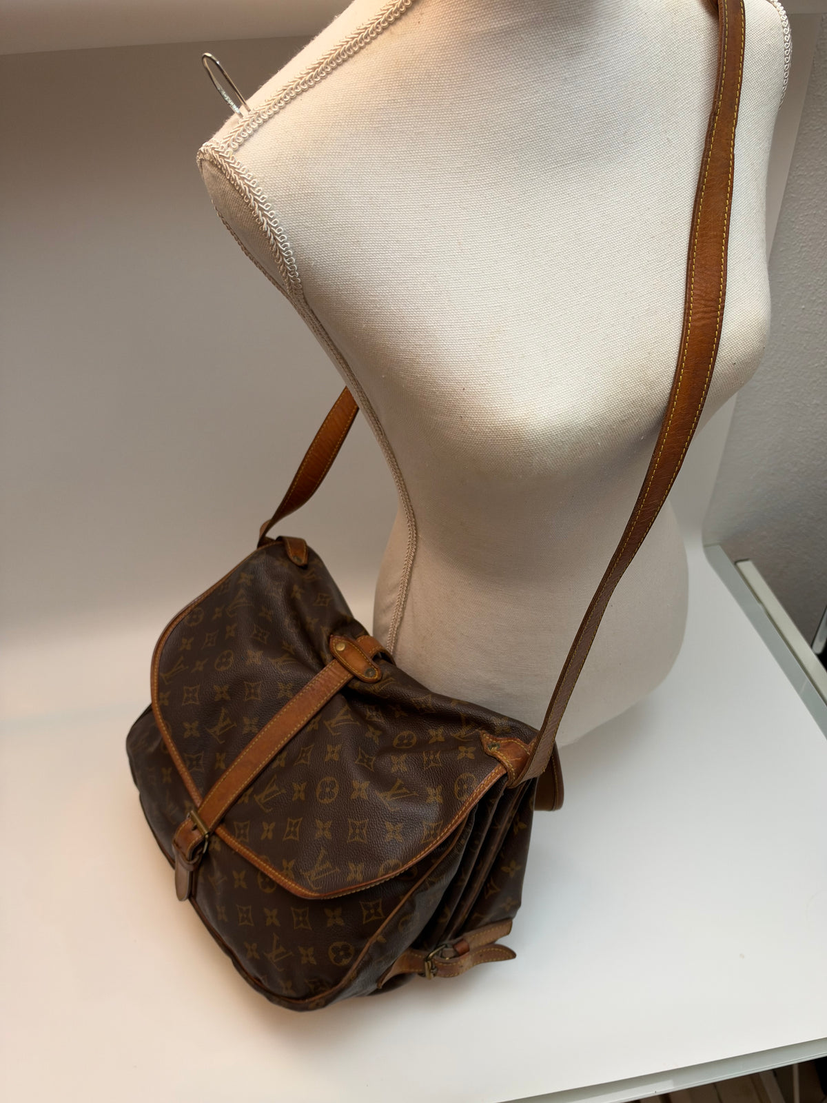 Louis Vuitton Saumur 35