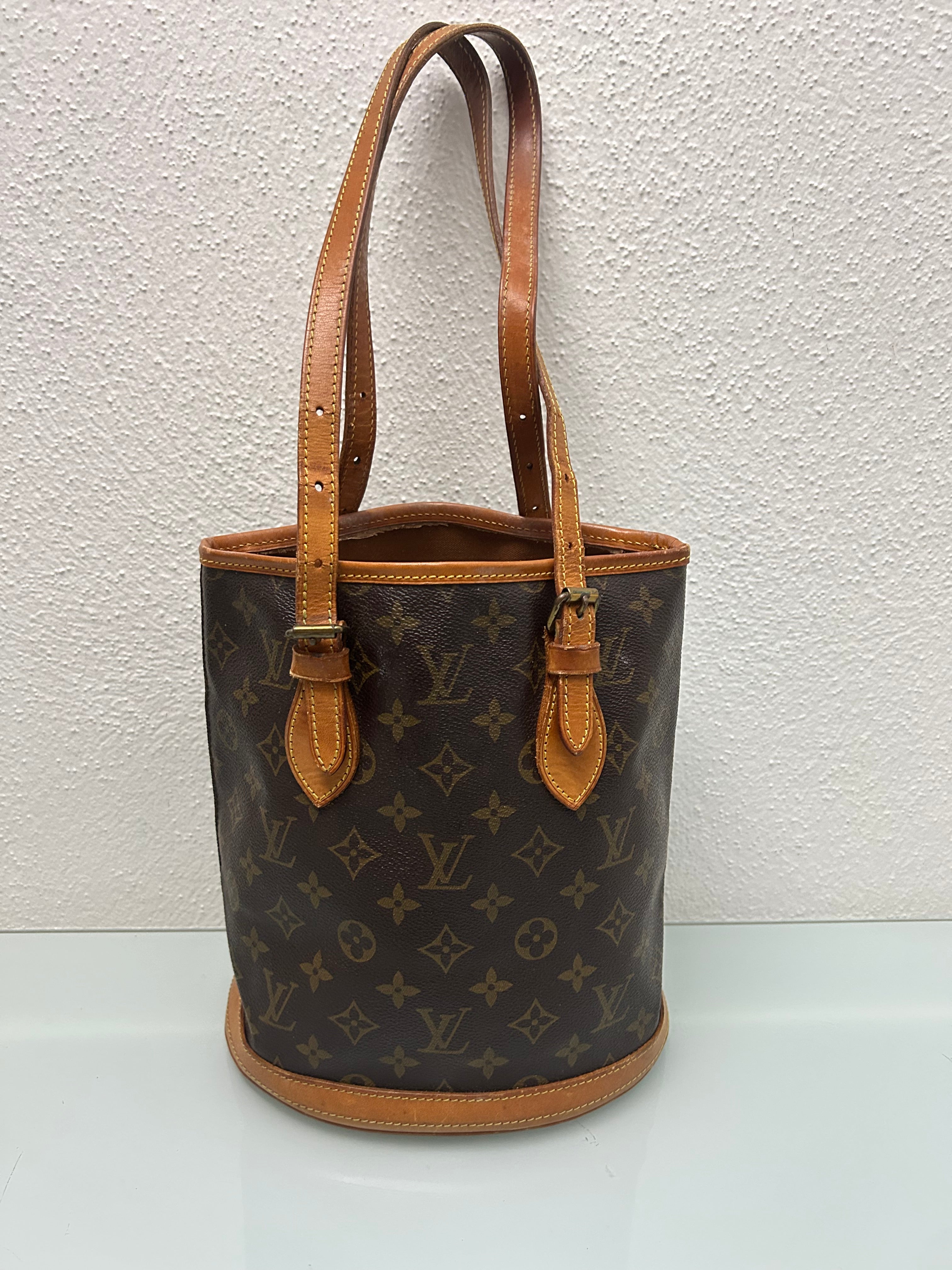 Louis Vuitton Marais