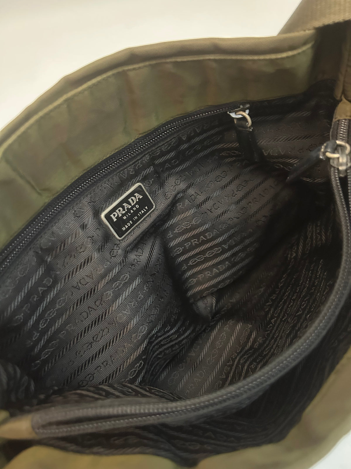 Prada Armygrøn Crossbbody
