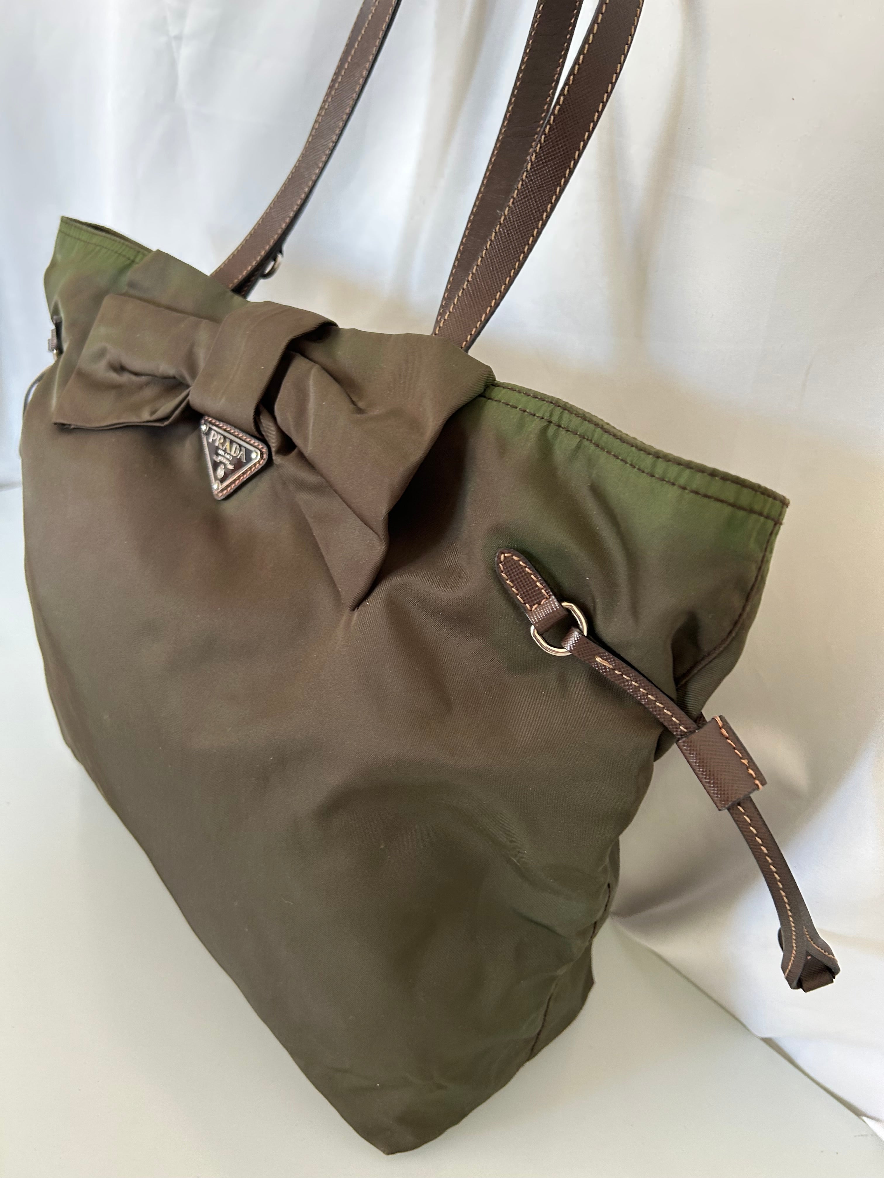 Prada Armygrøn Shoulderbag