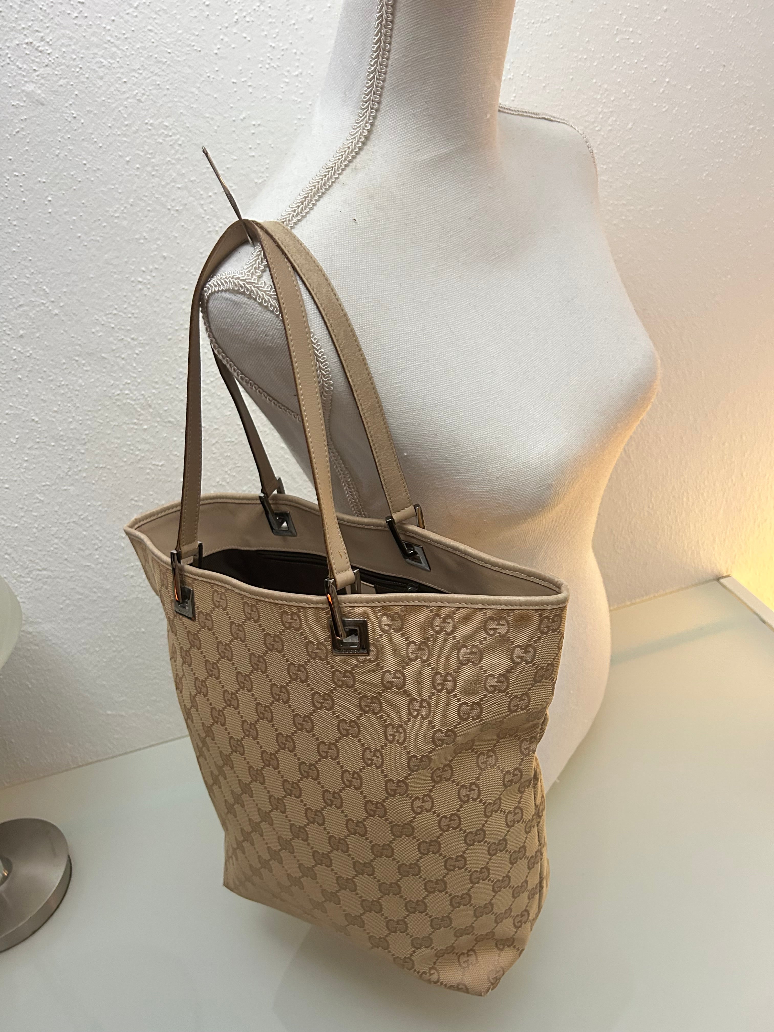 Gucci Beige Buckettaske