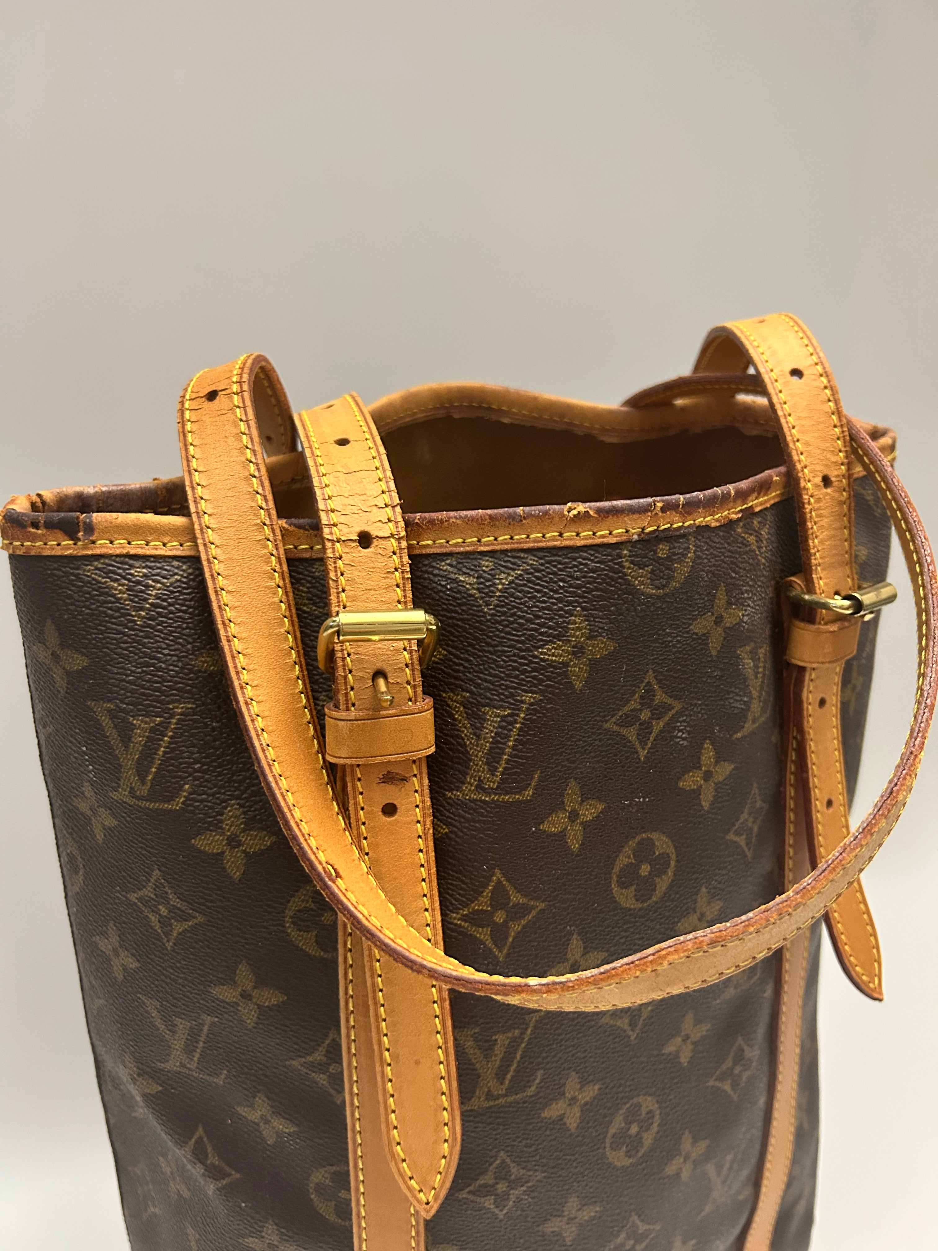 Louis Vuitton Marais Bucketbag