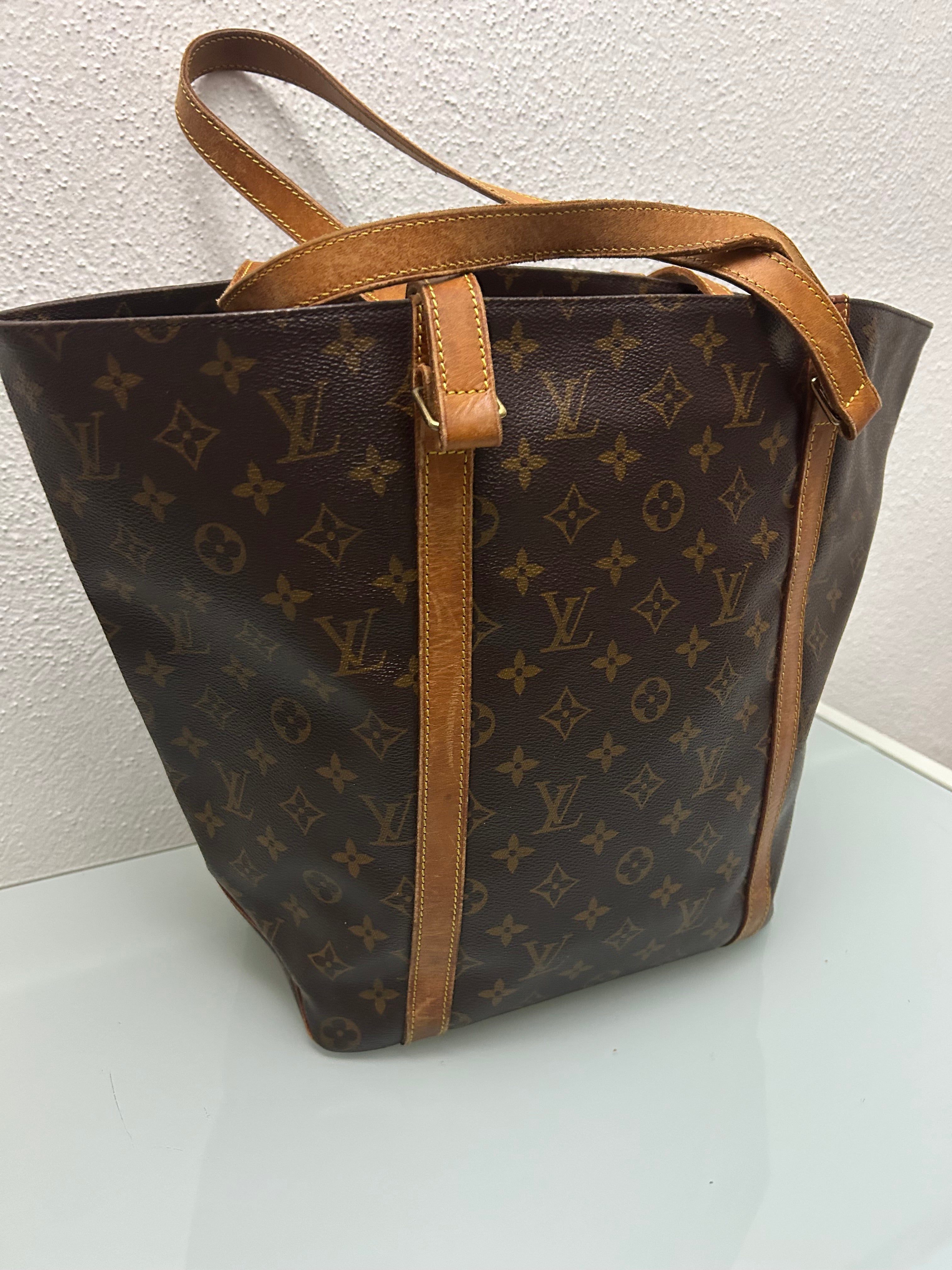 Louis Vuitton Shopper
