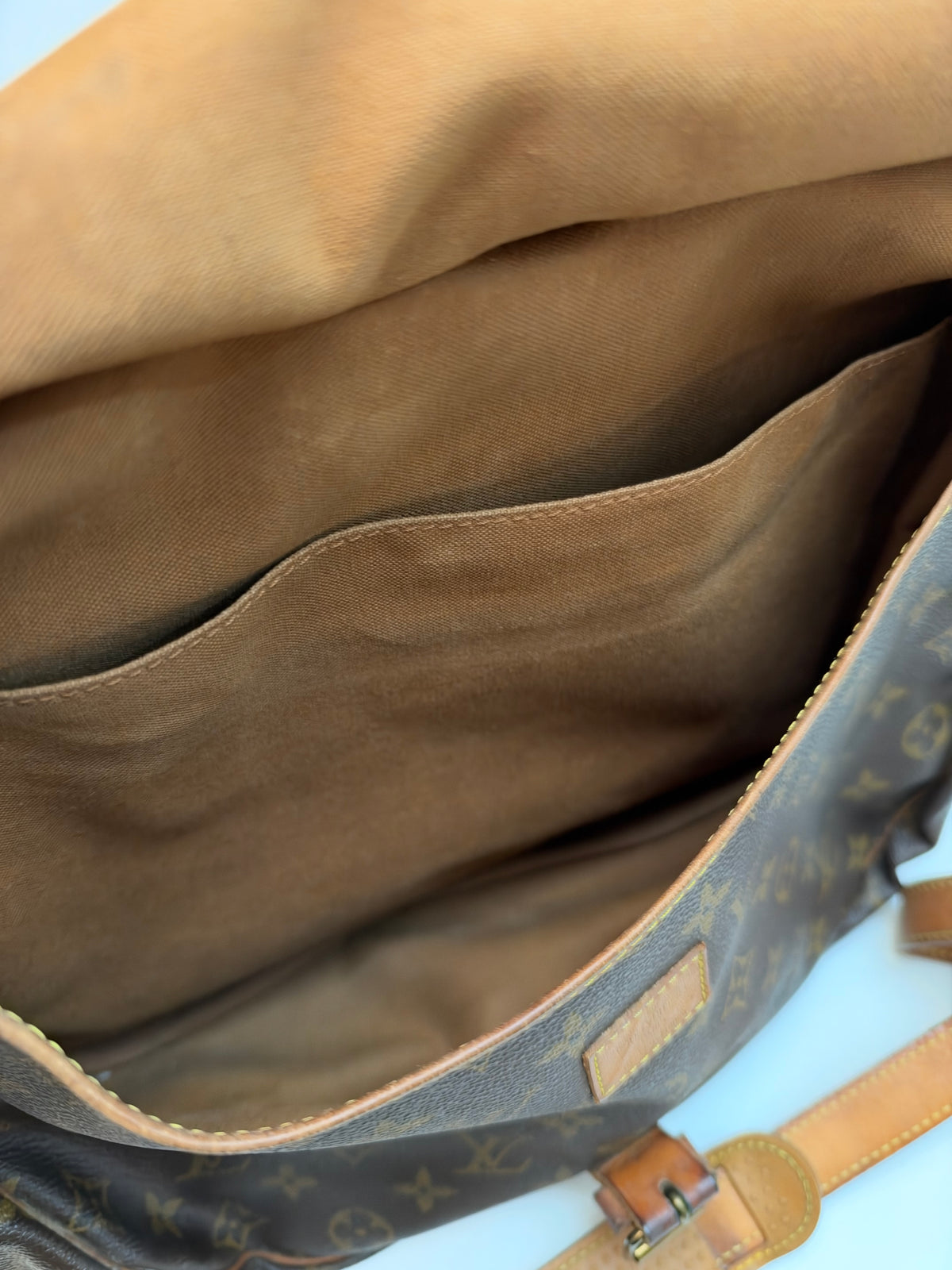 Louis Vuitton Saumur 35