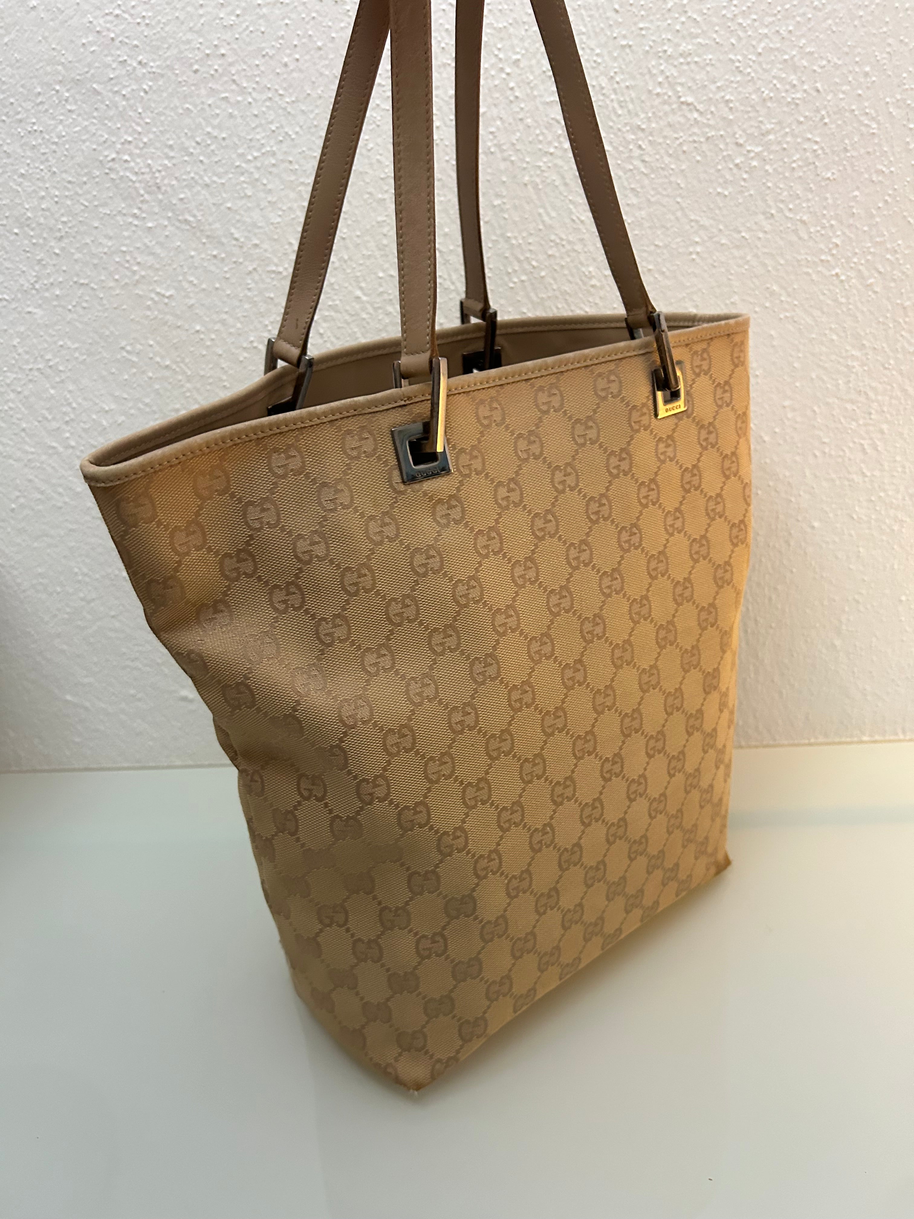 Gucci Beige Buckettaske