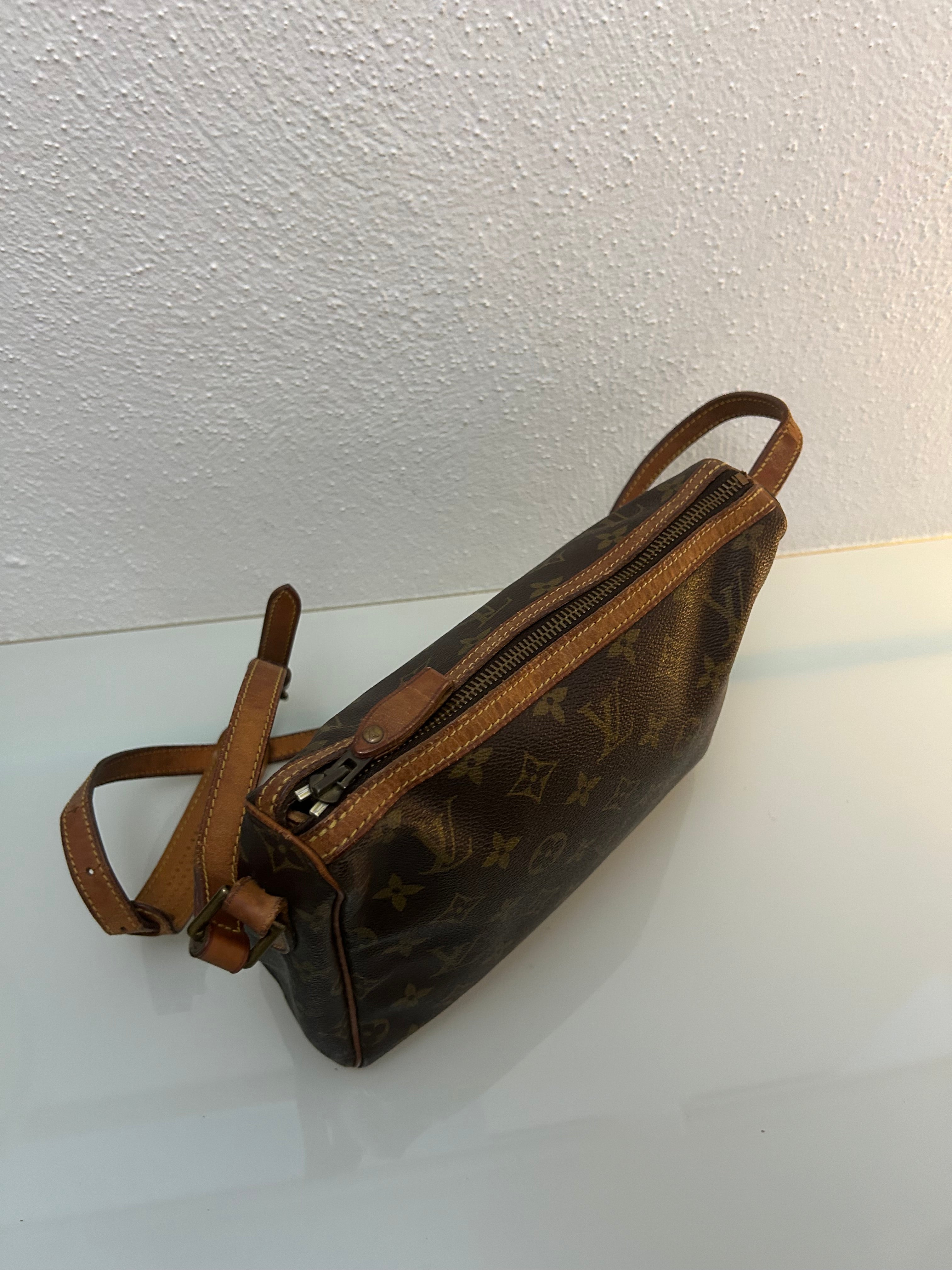 Louis Vuitton Trotteur Crossbody