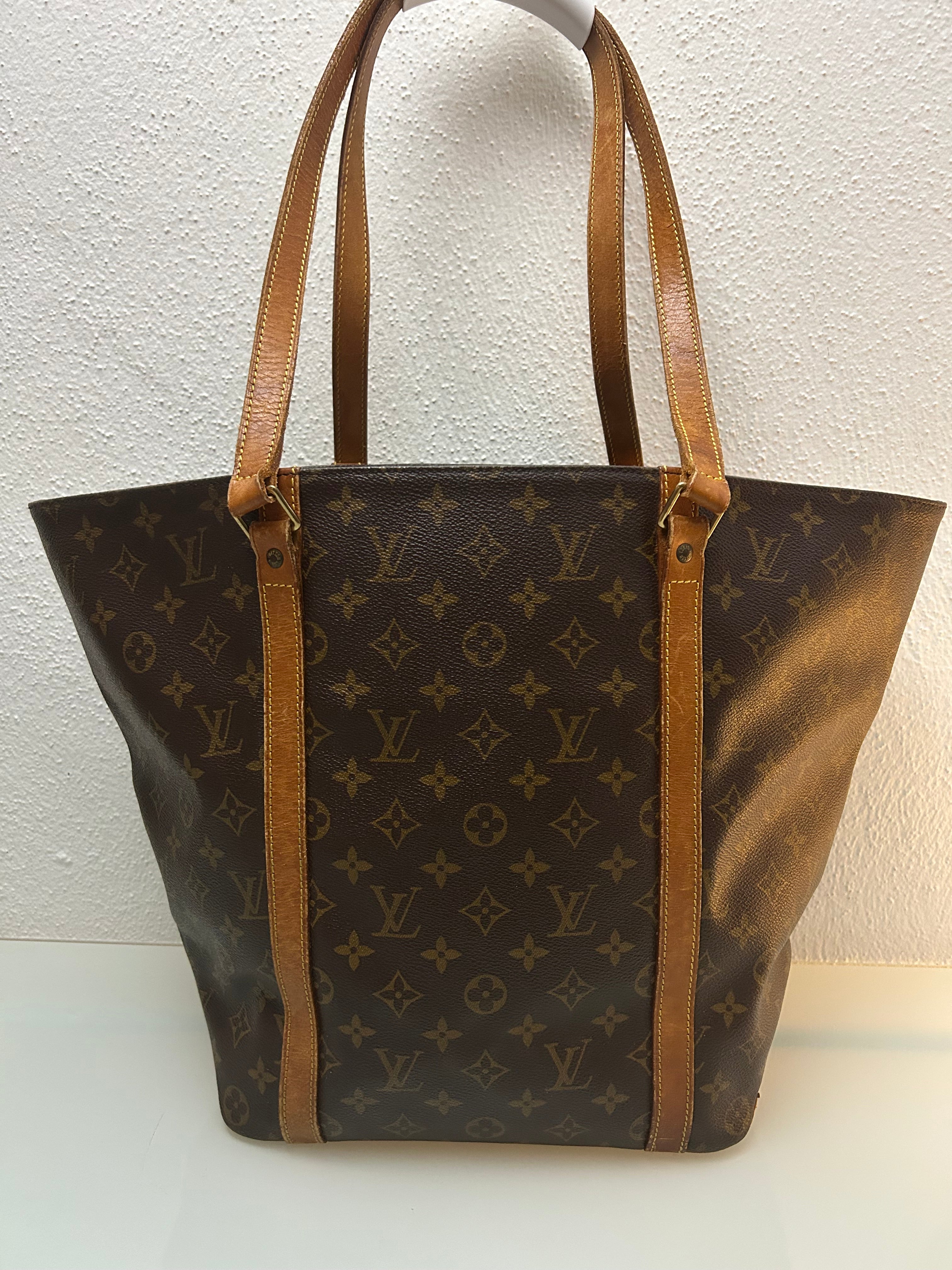 Louis Vuitton Shopper