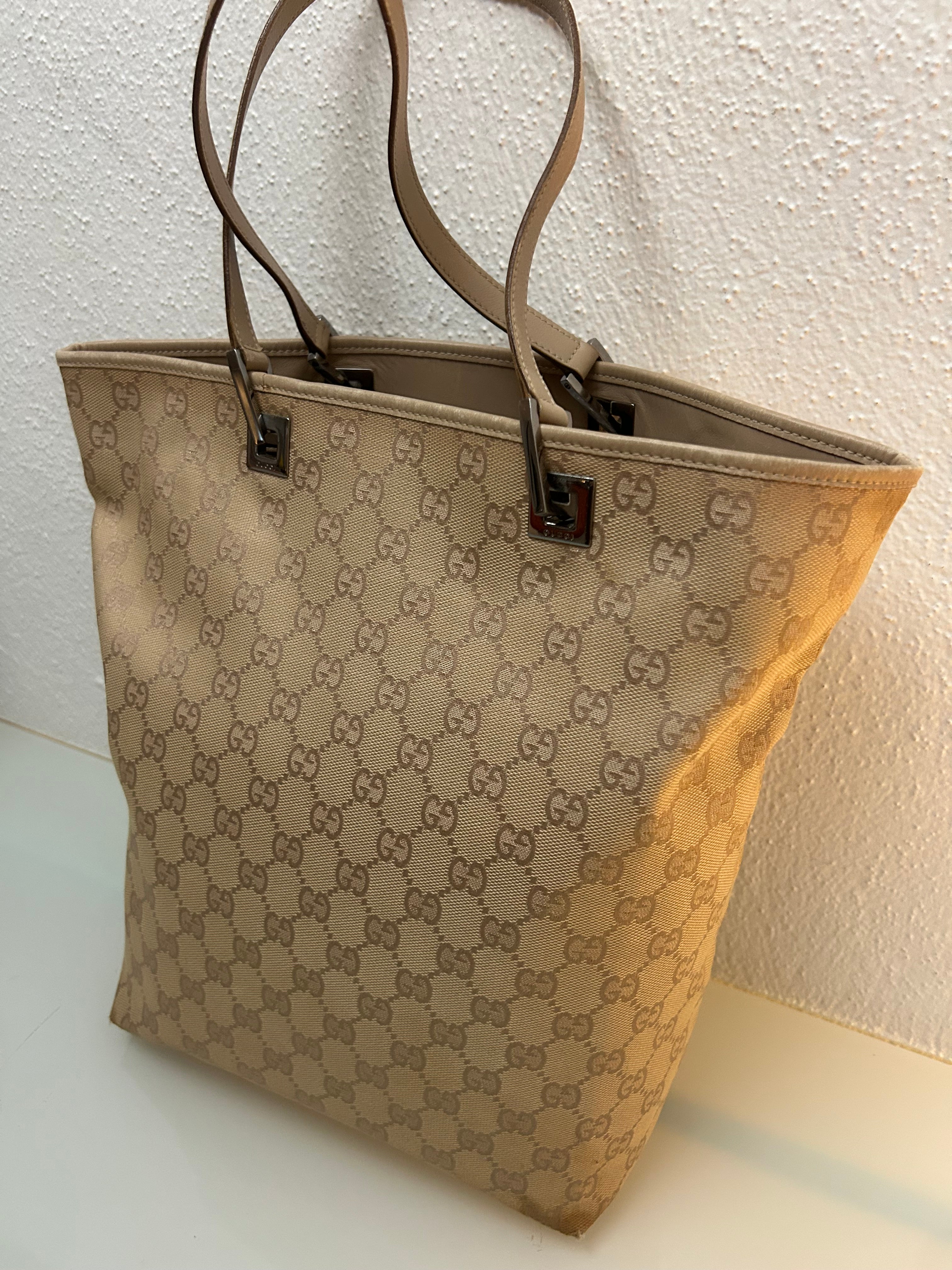 Gucci Beige Buckettaske