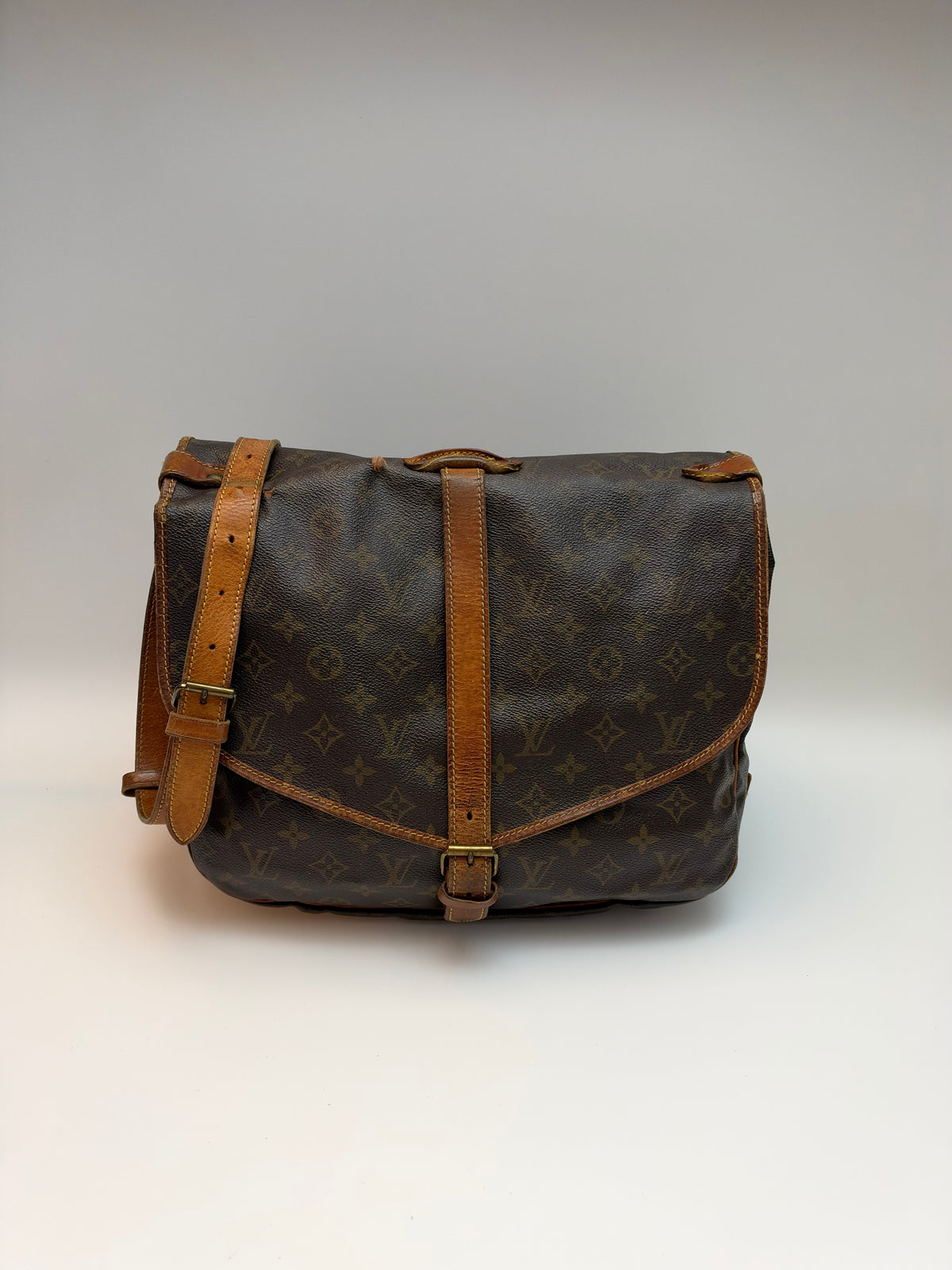Louis Vuitton Saumur 35