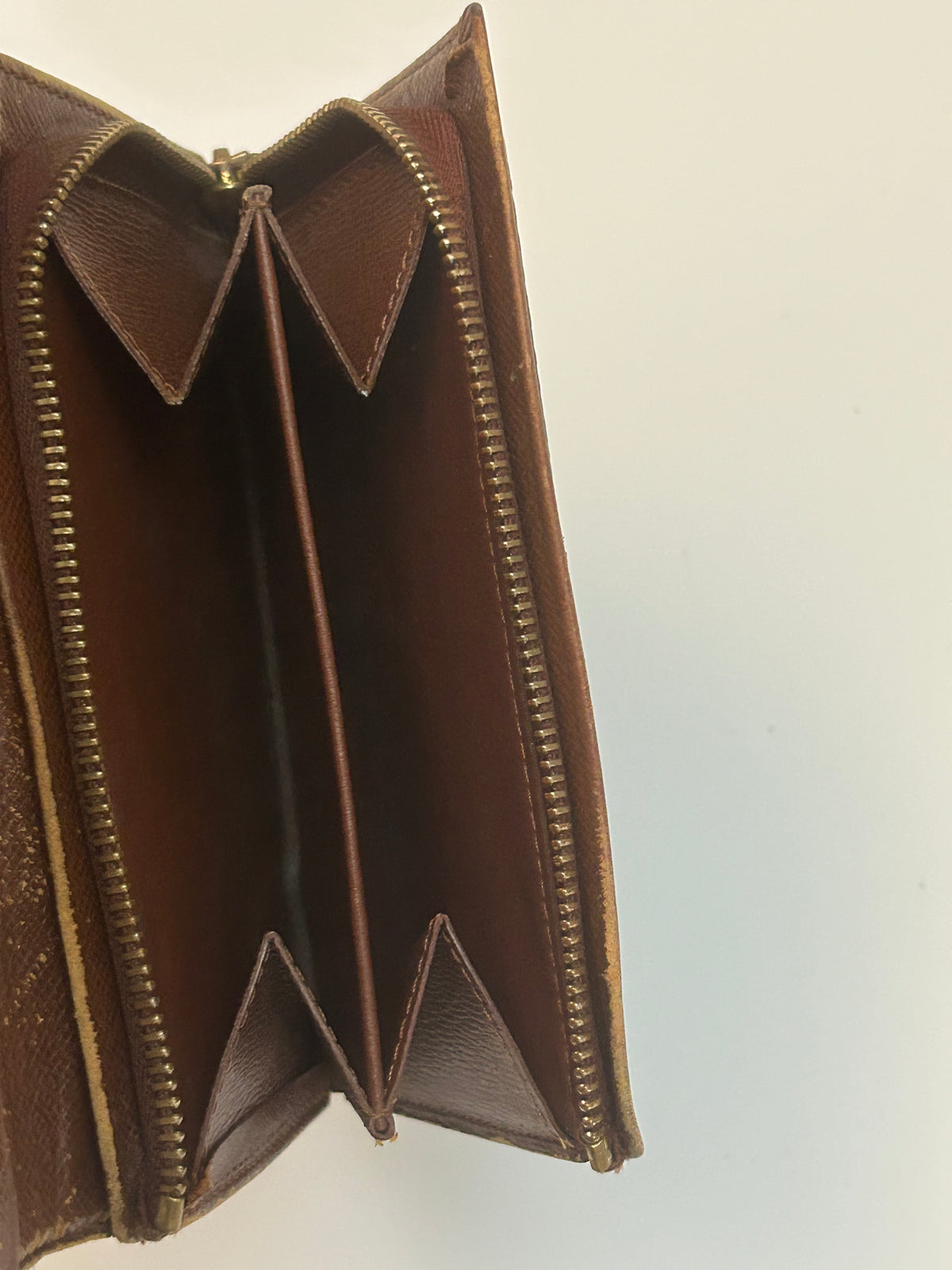 Louis Vuitton Pung