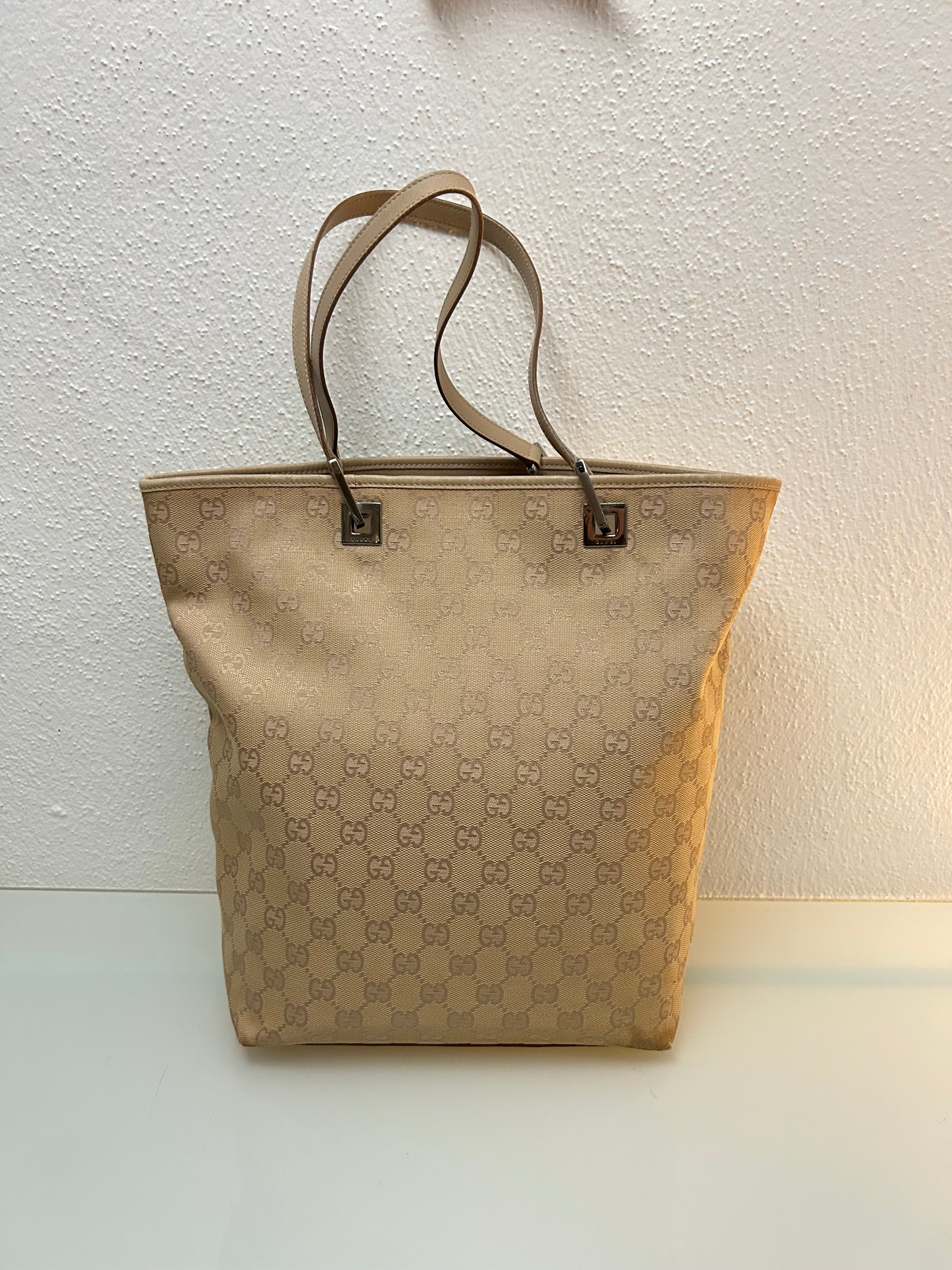 Gucci Beige Buckettaske