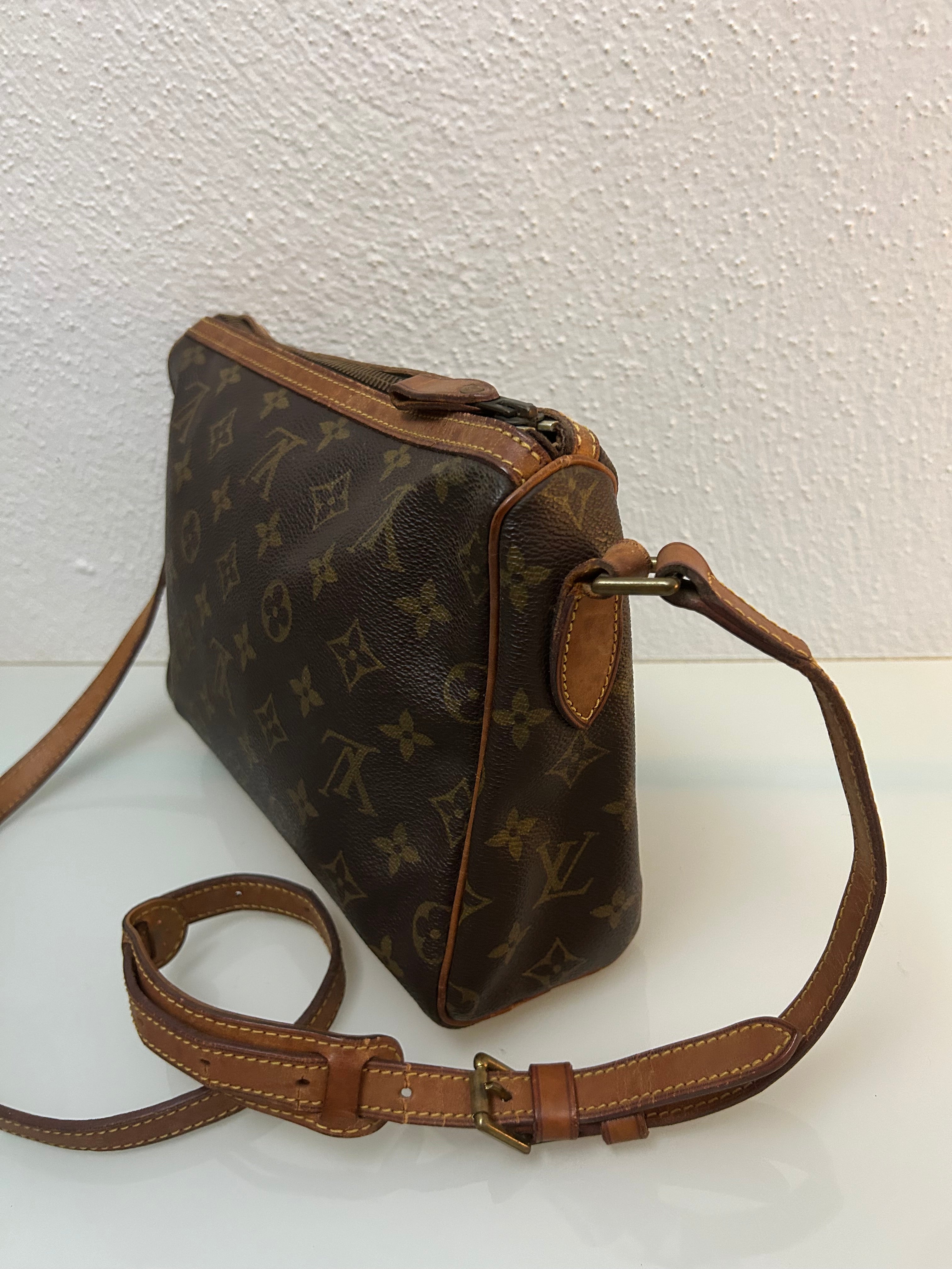 Louis Vuitton Trotteur Crossbody