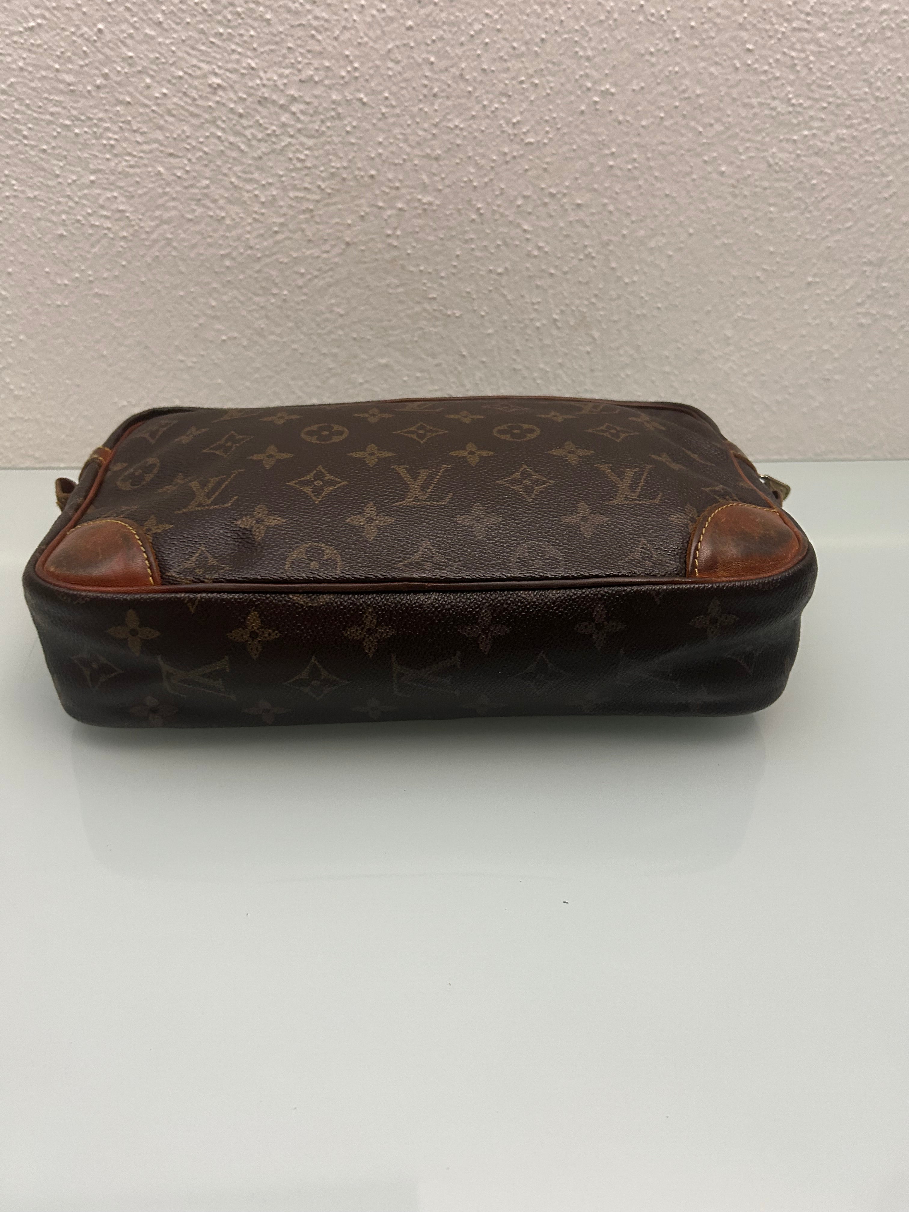 Louis Vuitton Clutch