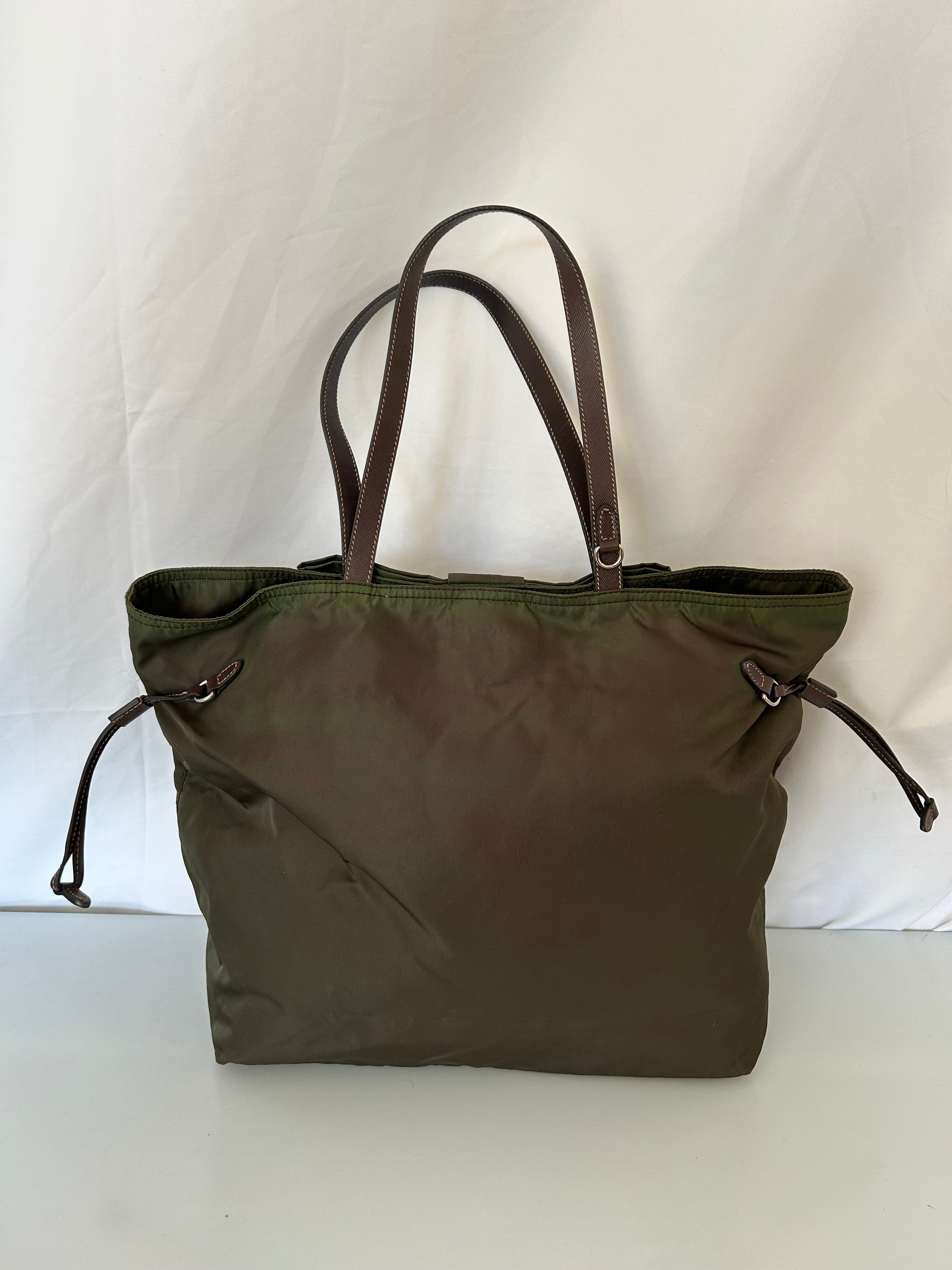 Prada Armygrøn Shoulderbag