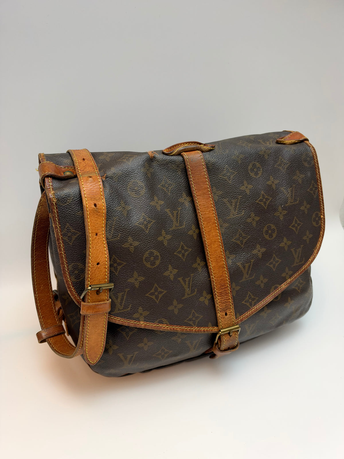 Louis Vuitton Saumur 35