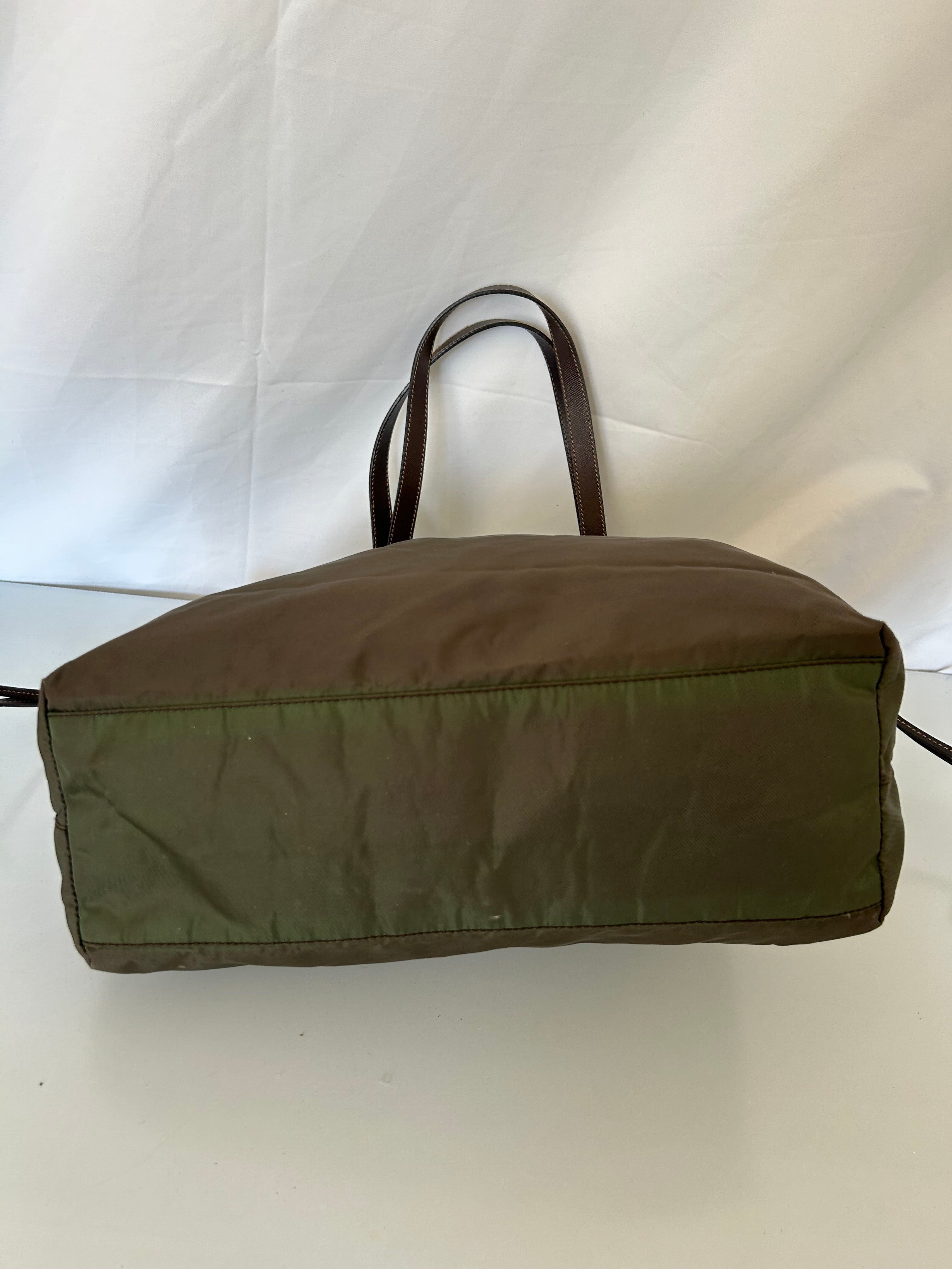 Prada Armygrøn Shoulderbag
