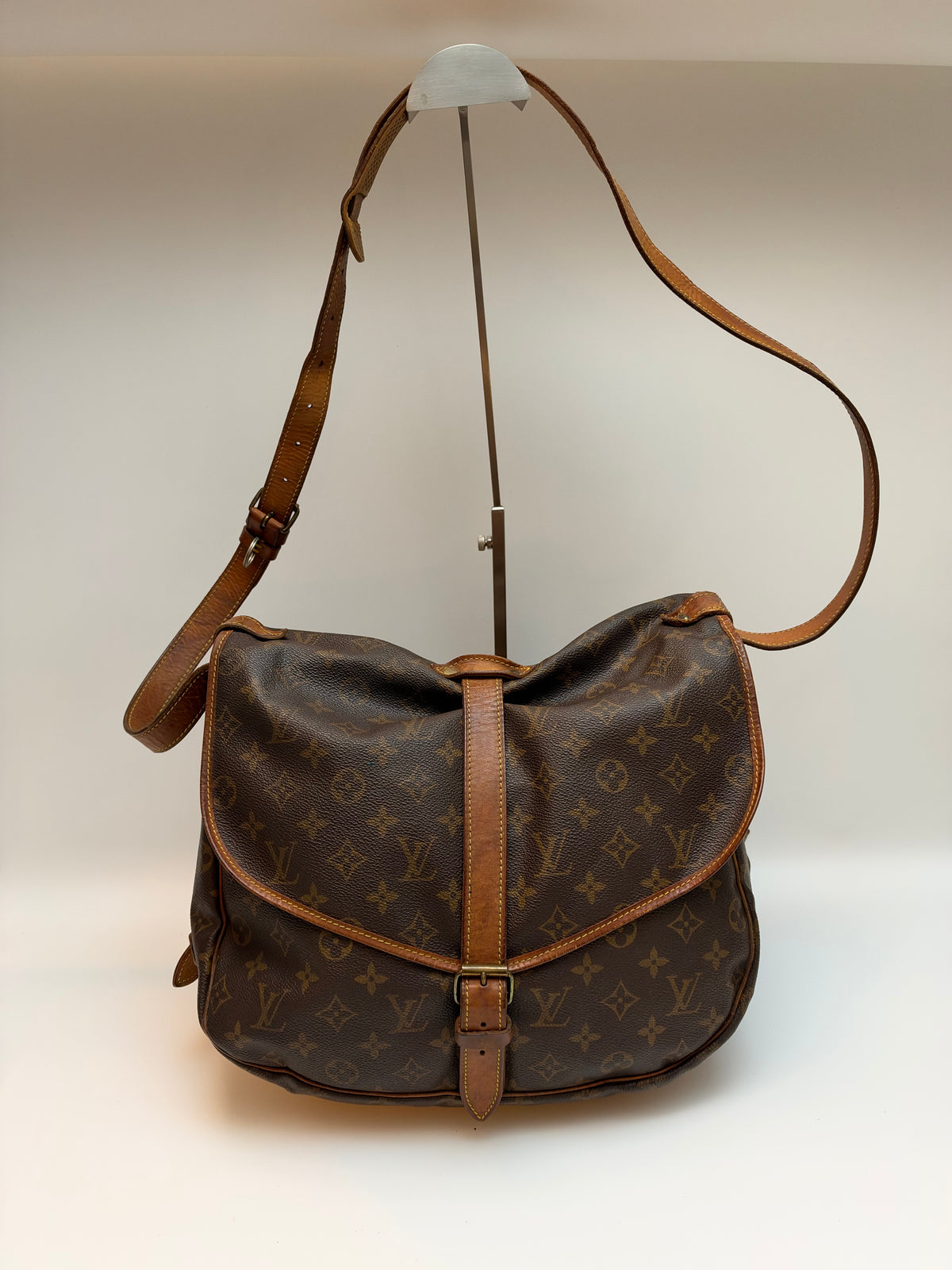Louis Vuitton Saumur 35
