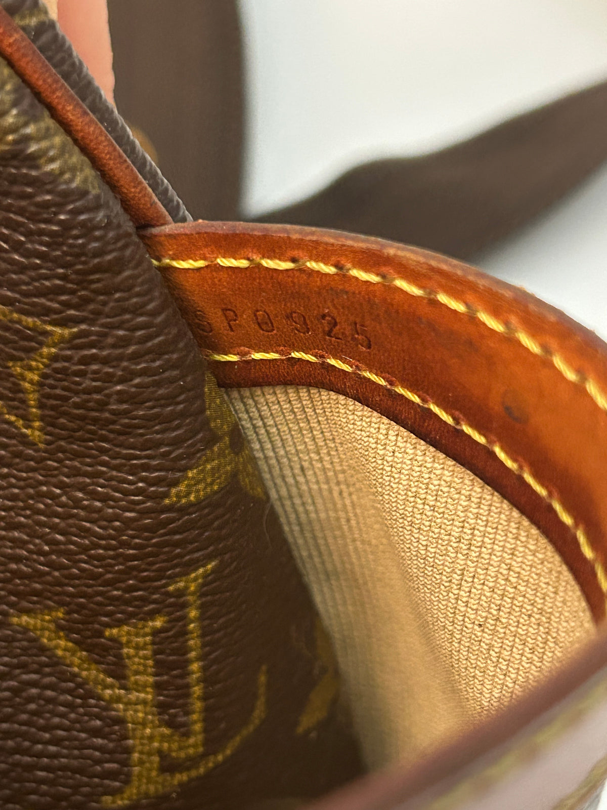Louis Vuitton Reporter