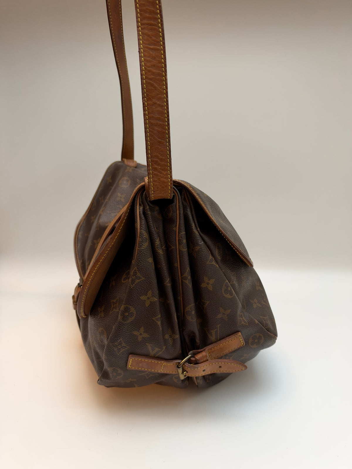 Louis Vuitton Saumur 35