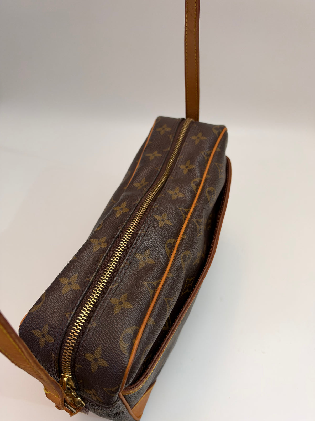 Louis Vuitton Trocadéro 30