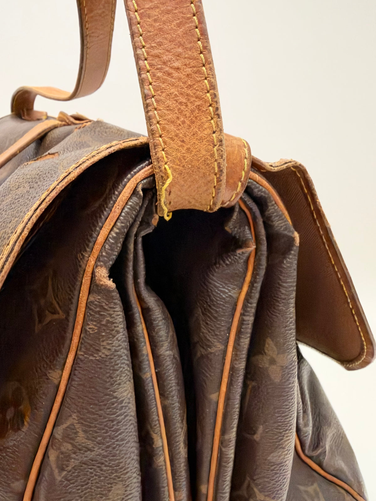 Louis Vuitton Saumur 35