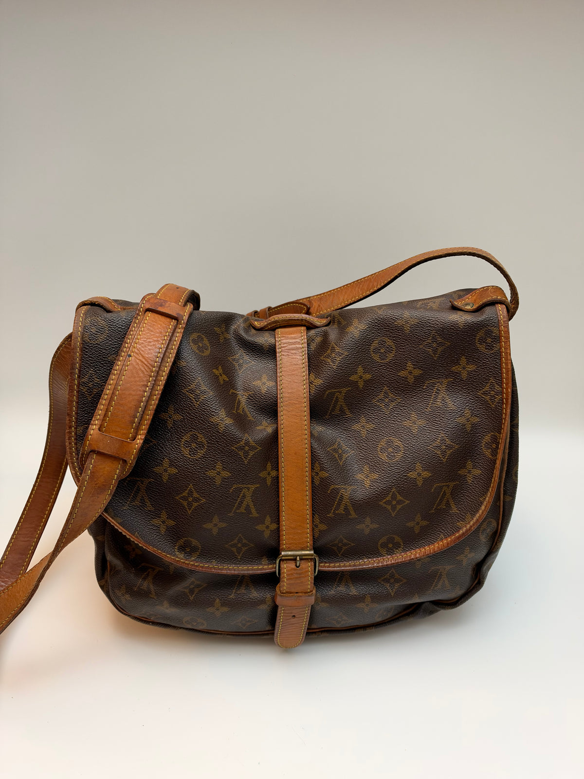 Louis Vuitton Saumur 35