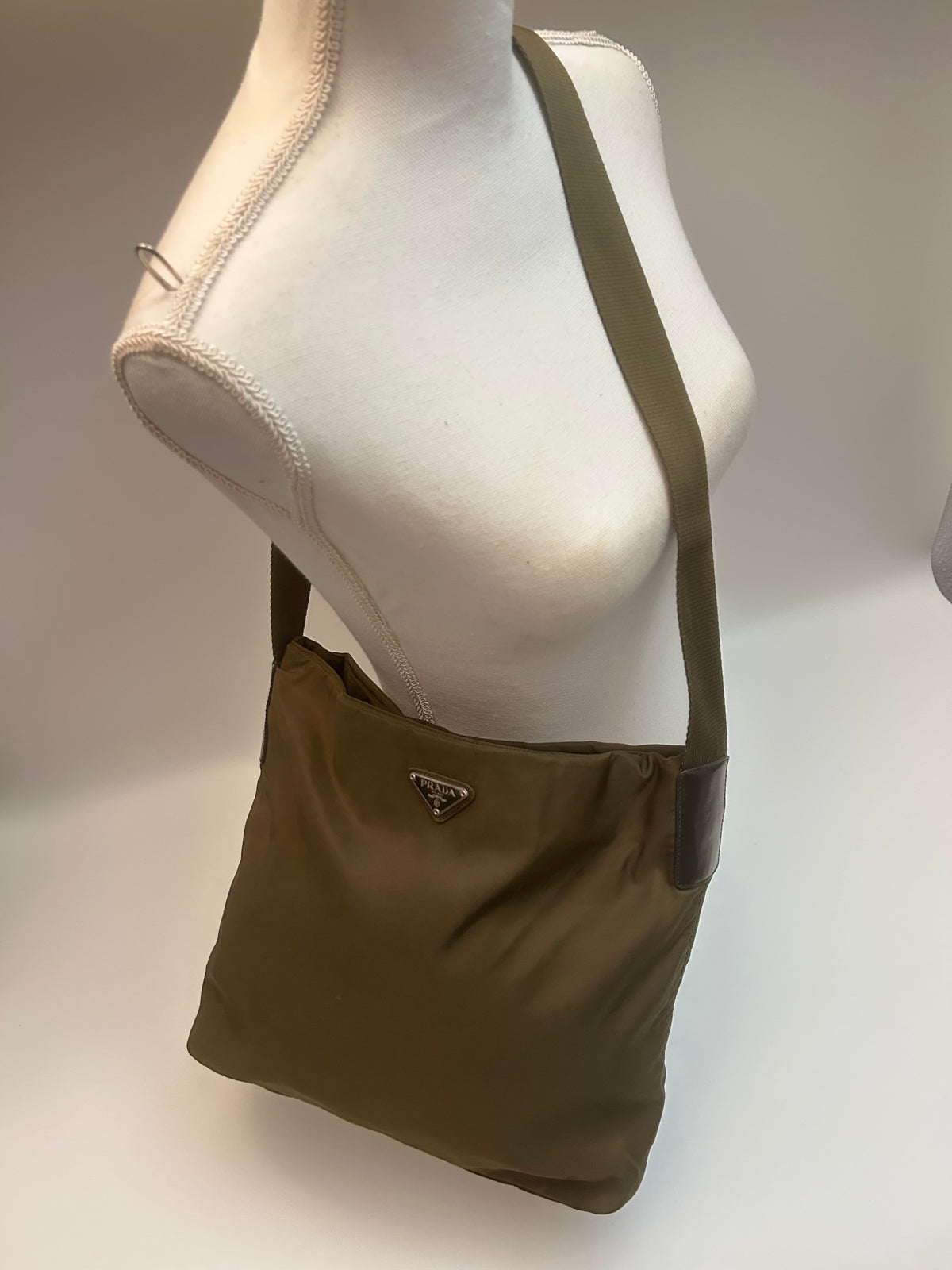 Prada Armygrøn Crossbbody