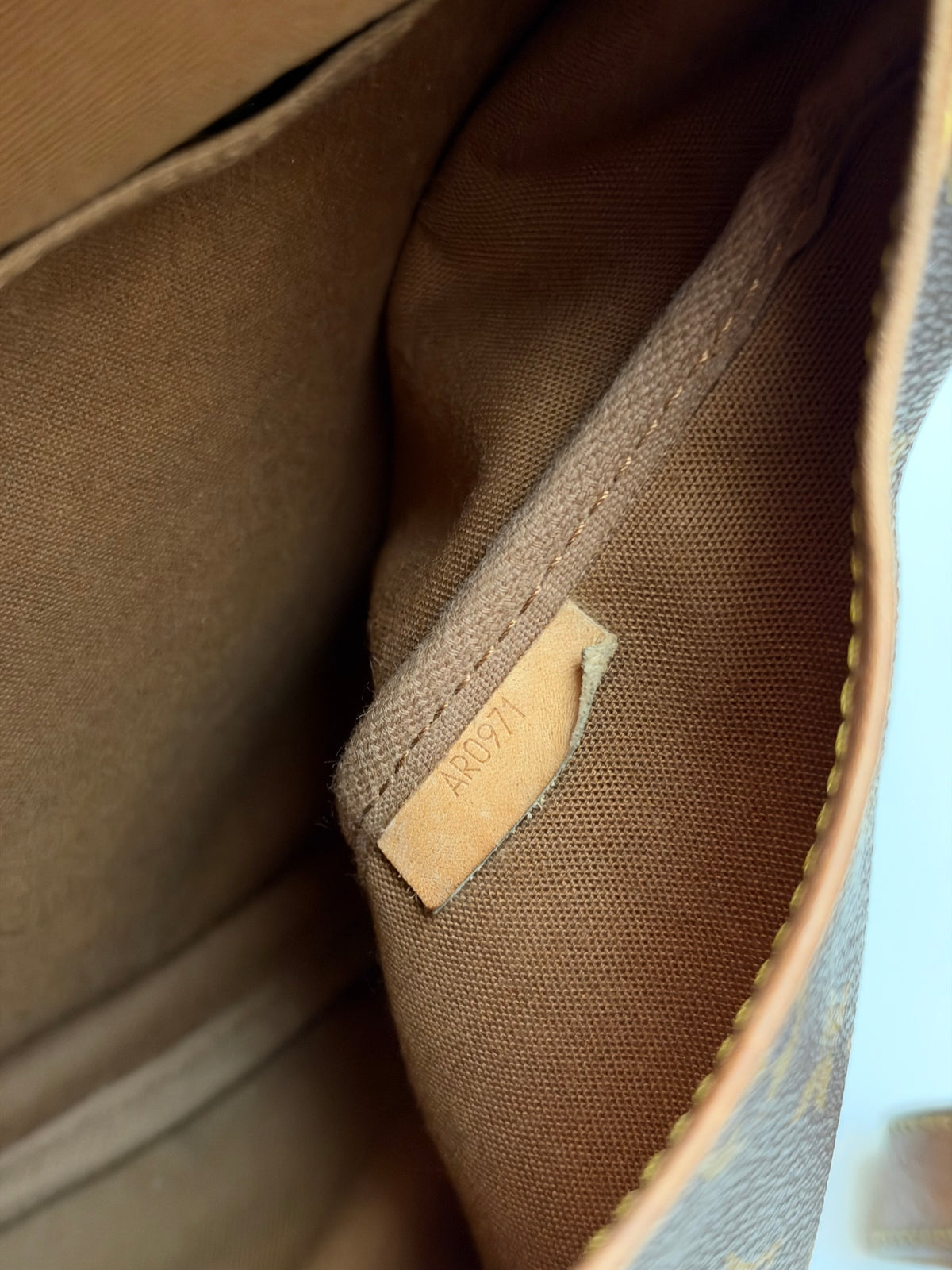 Louis Vuitton Saumur 35
