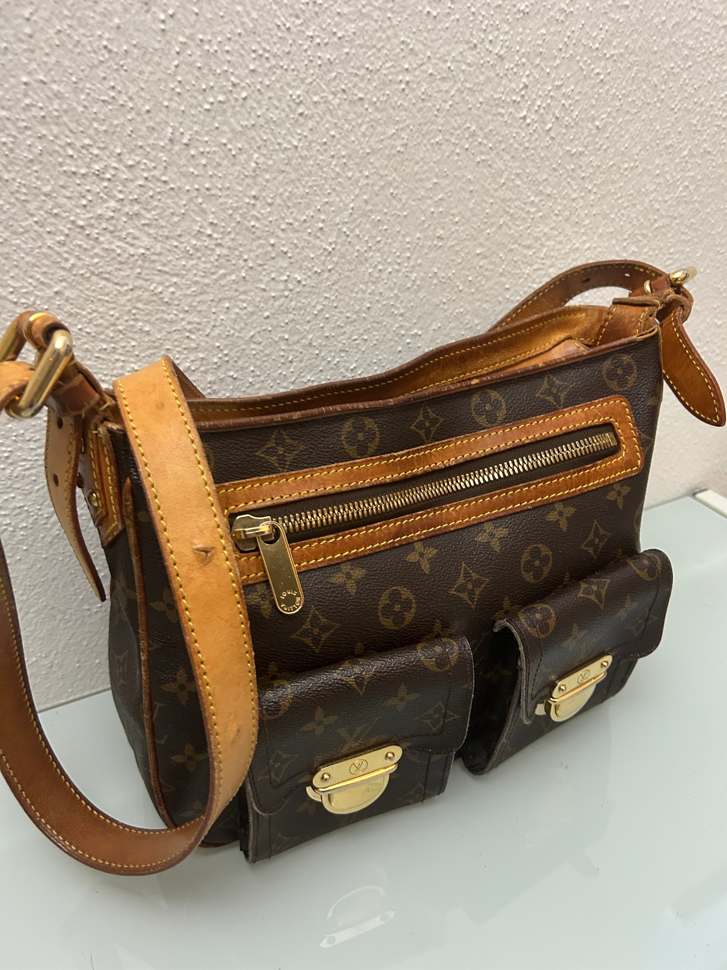 Louis Vuitton Multiple Crossbdoy