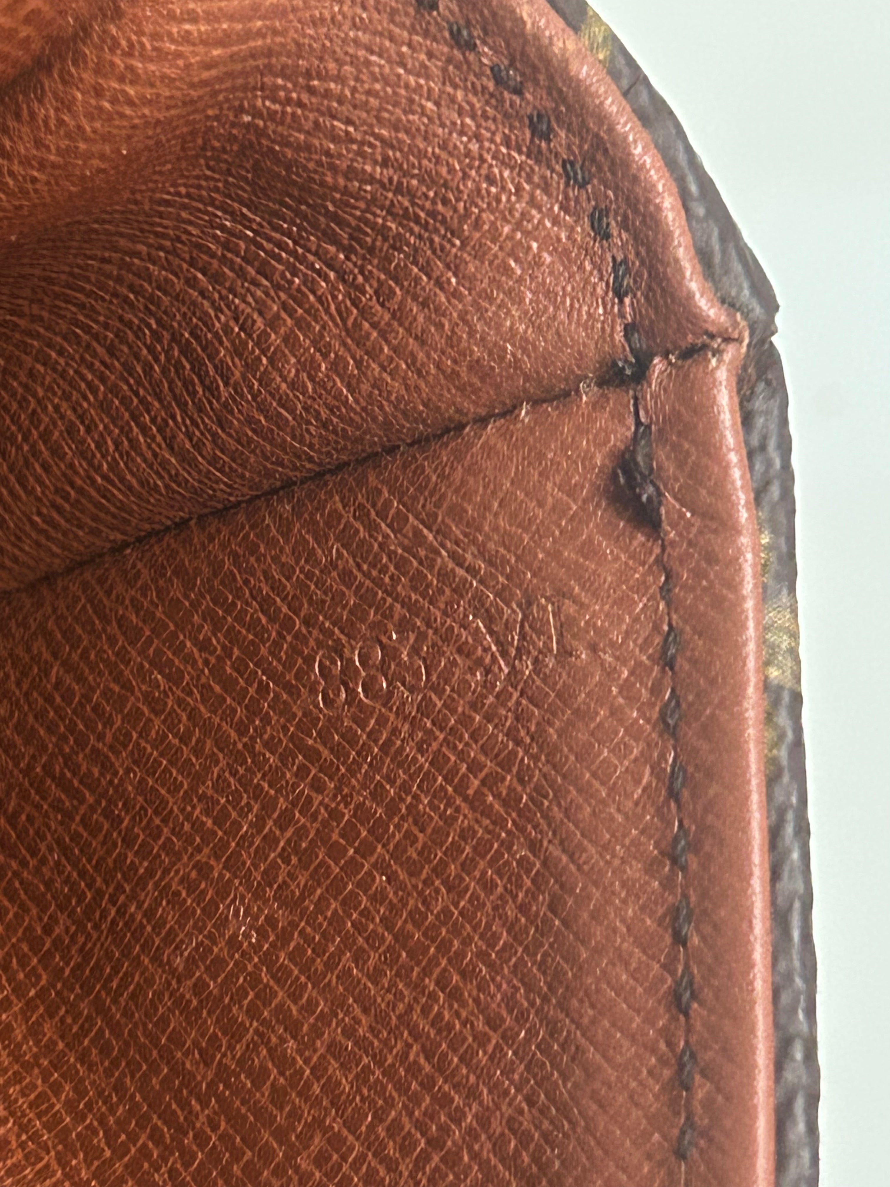 Louis Vuitton Chantilly