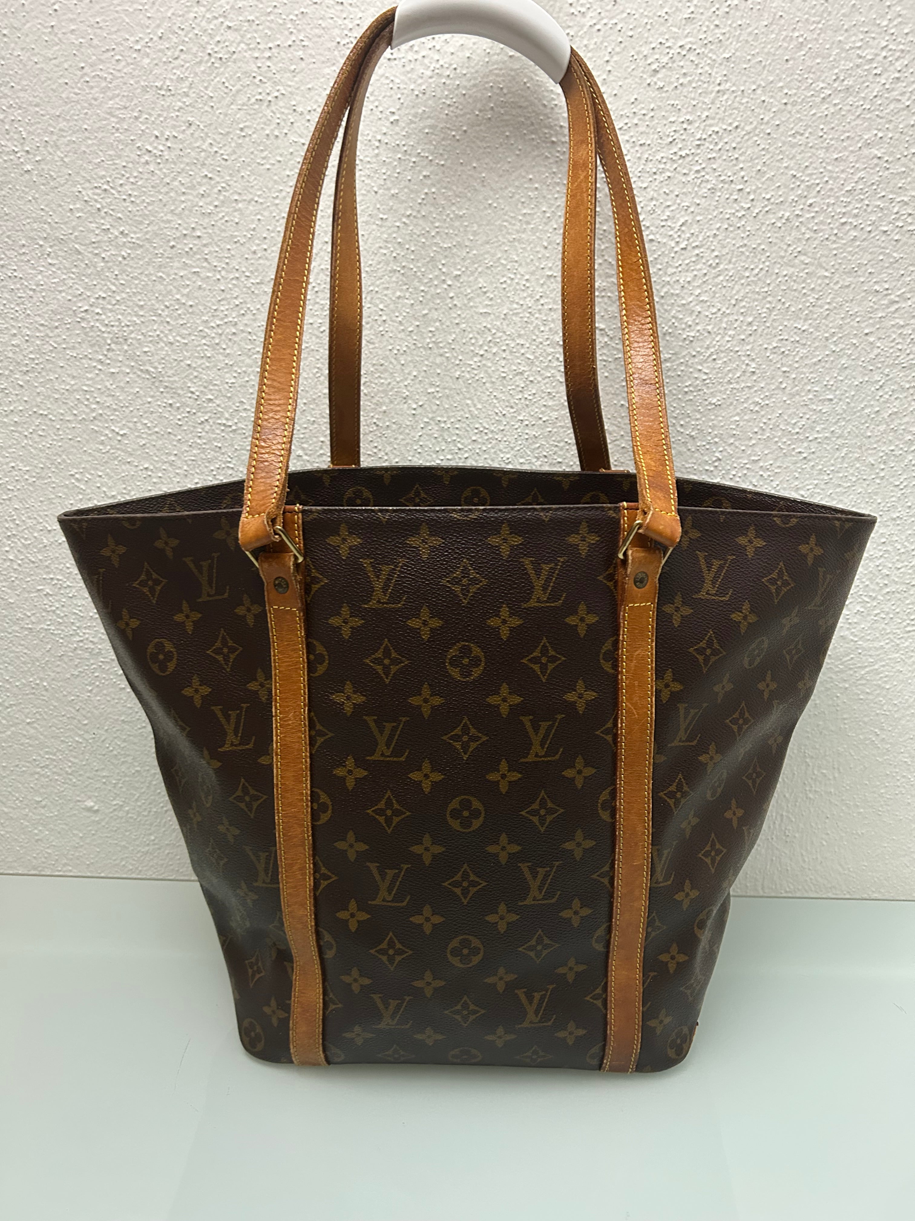 Louis Vuitton Shopper