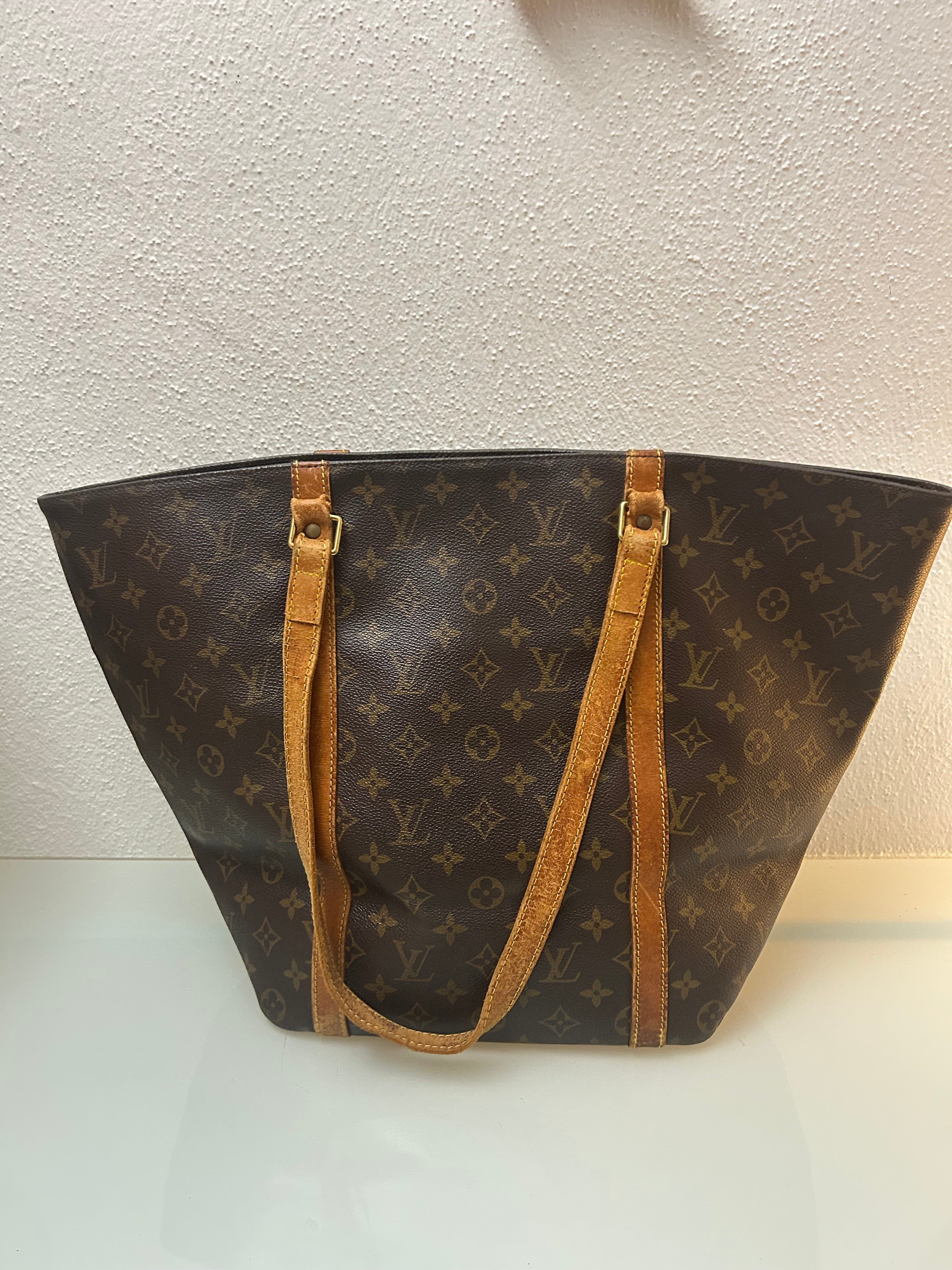 Louis Vuitton Shopper