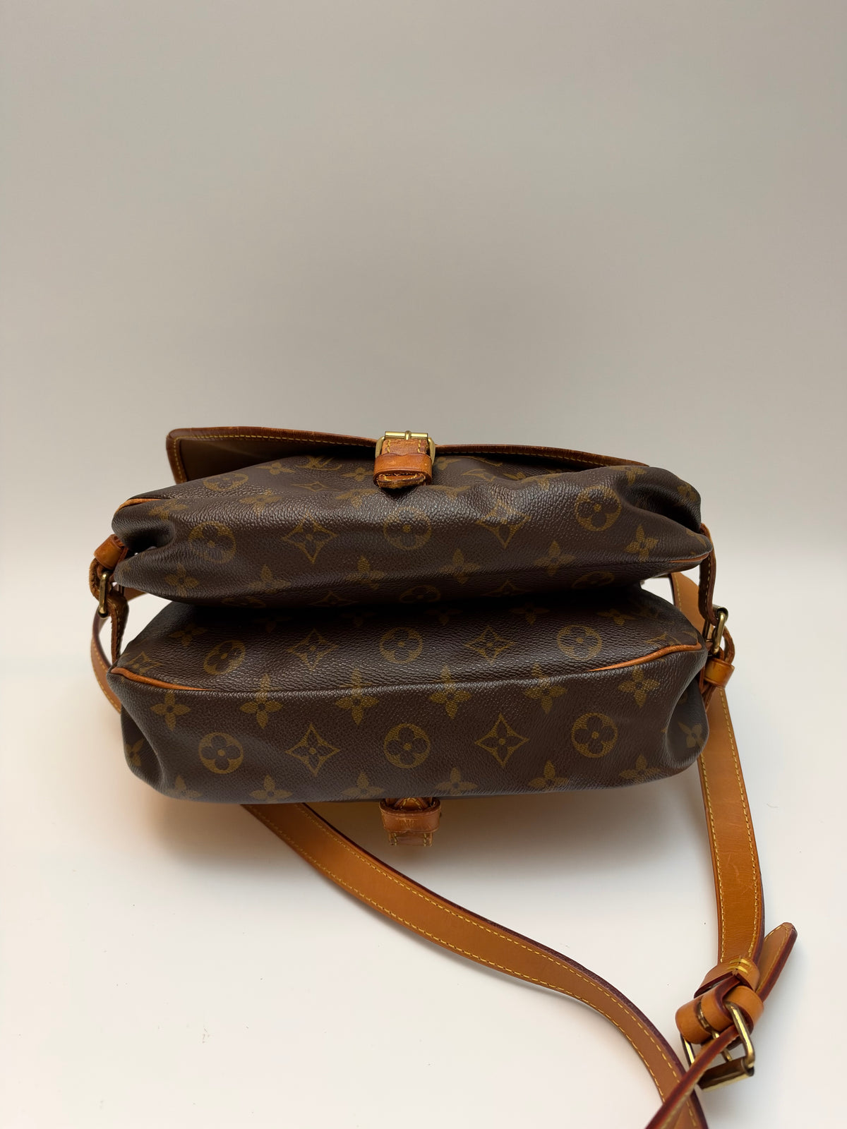 Louis Vuitton Saumur 30