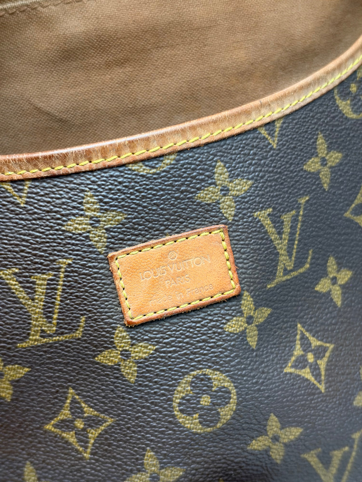 Louis Vuitton Saumur 35