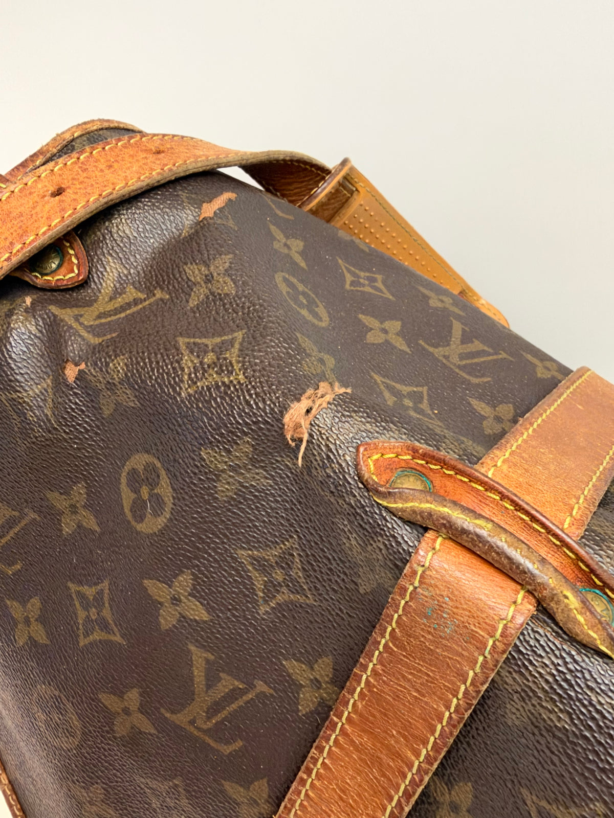 Louis Vuitton Saumur 35