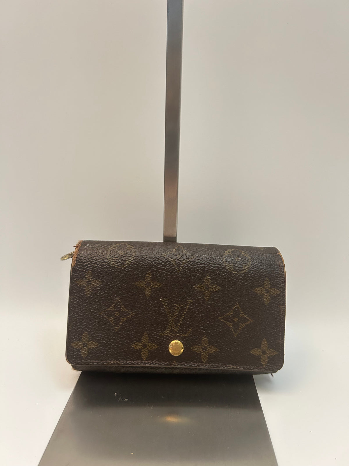 Louis Vuitton Pung