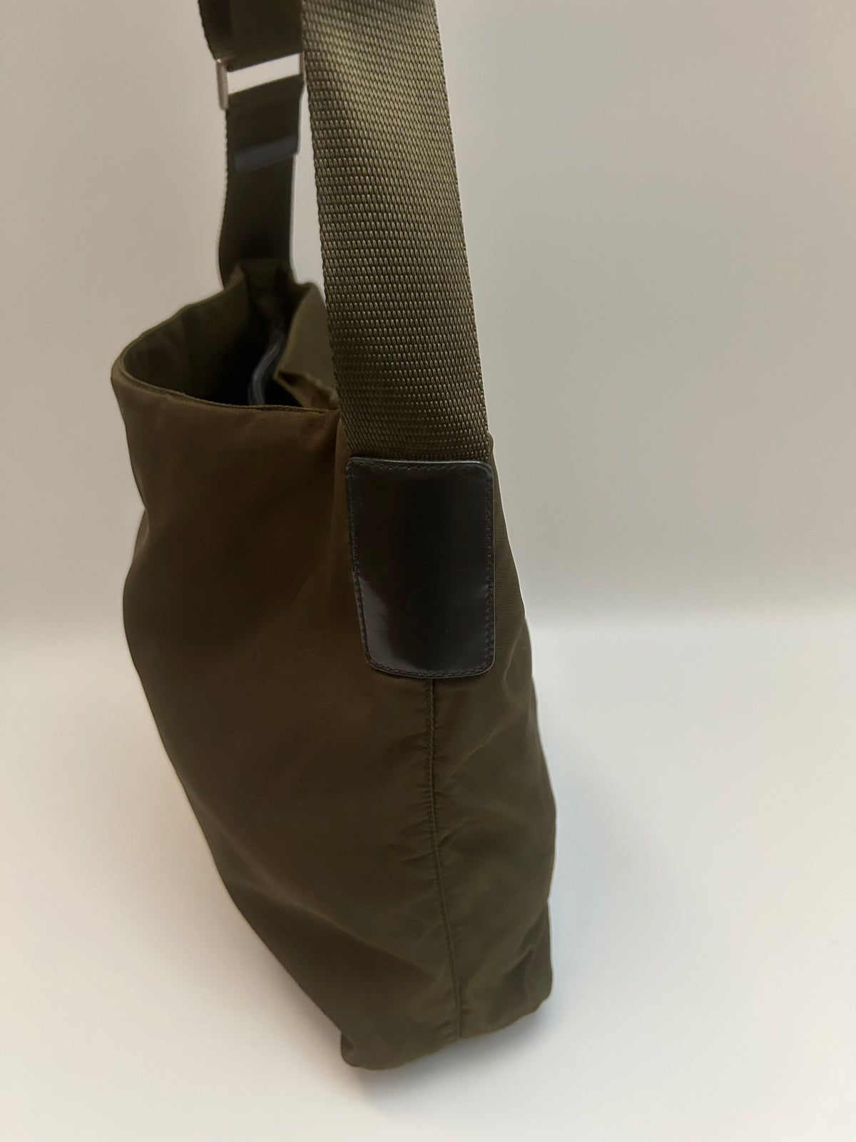 Prada Armygrøn Crossbbody
