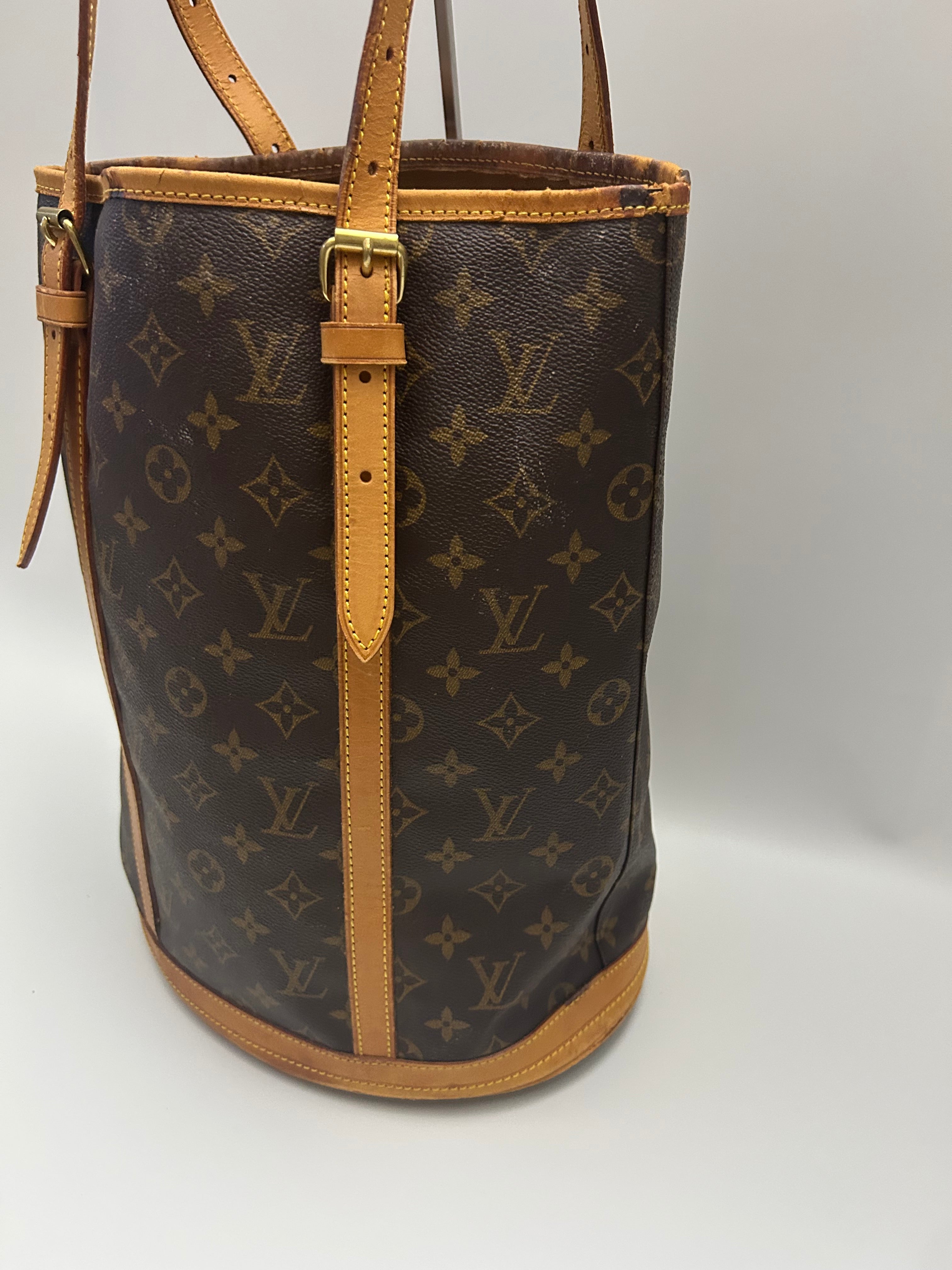 Louis Vuitton Marais Bucketbag