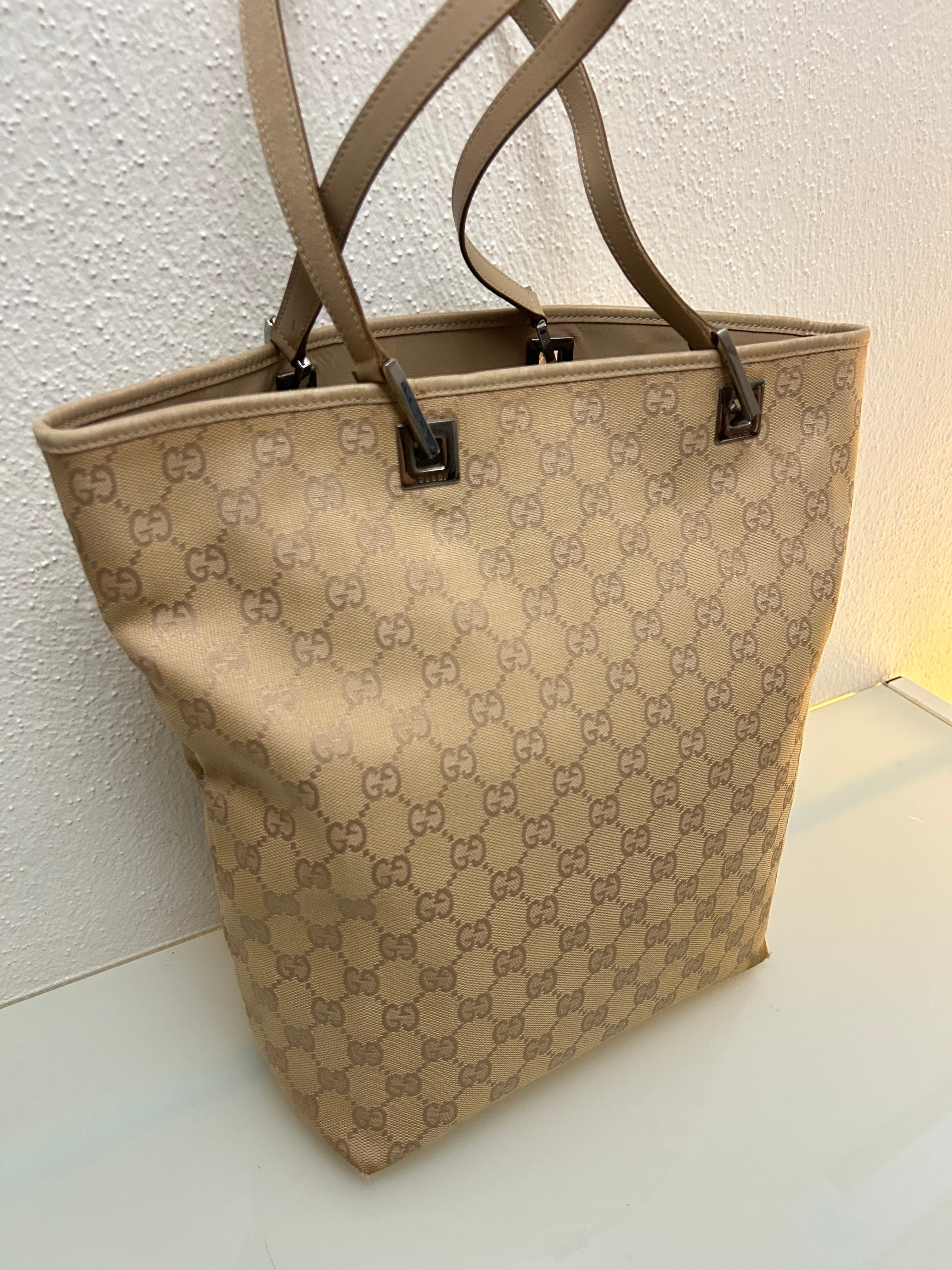 Gucci Beige Buckettaske