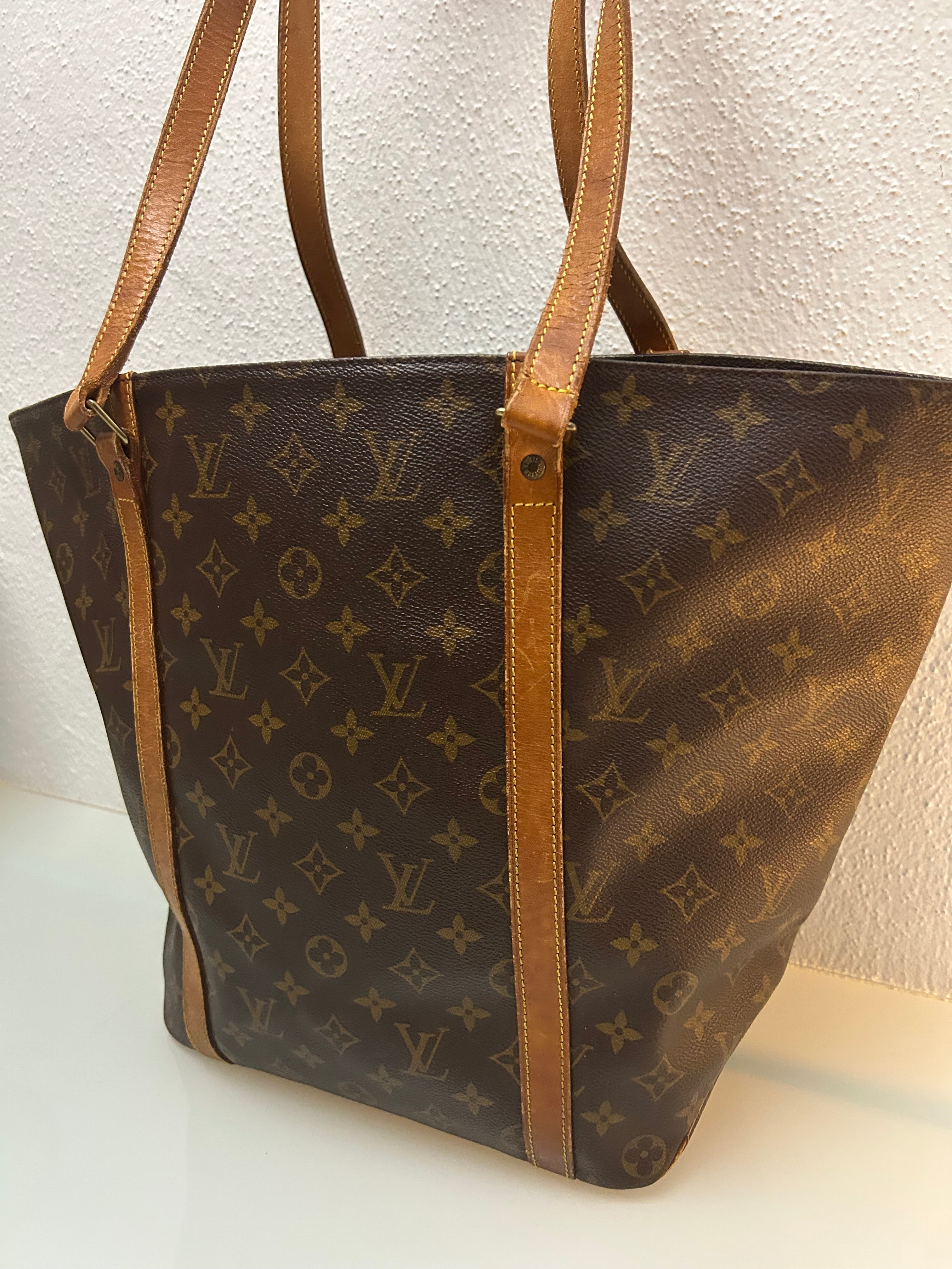 Louis Vuitton Shopper