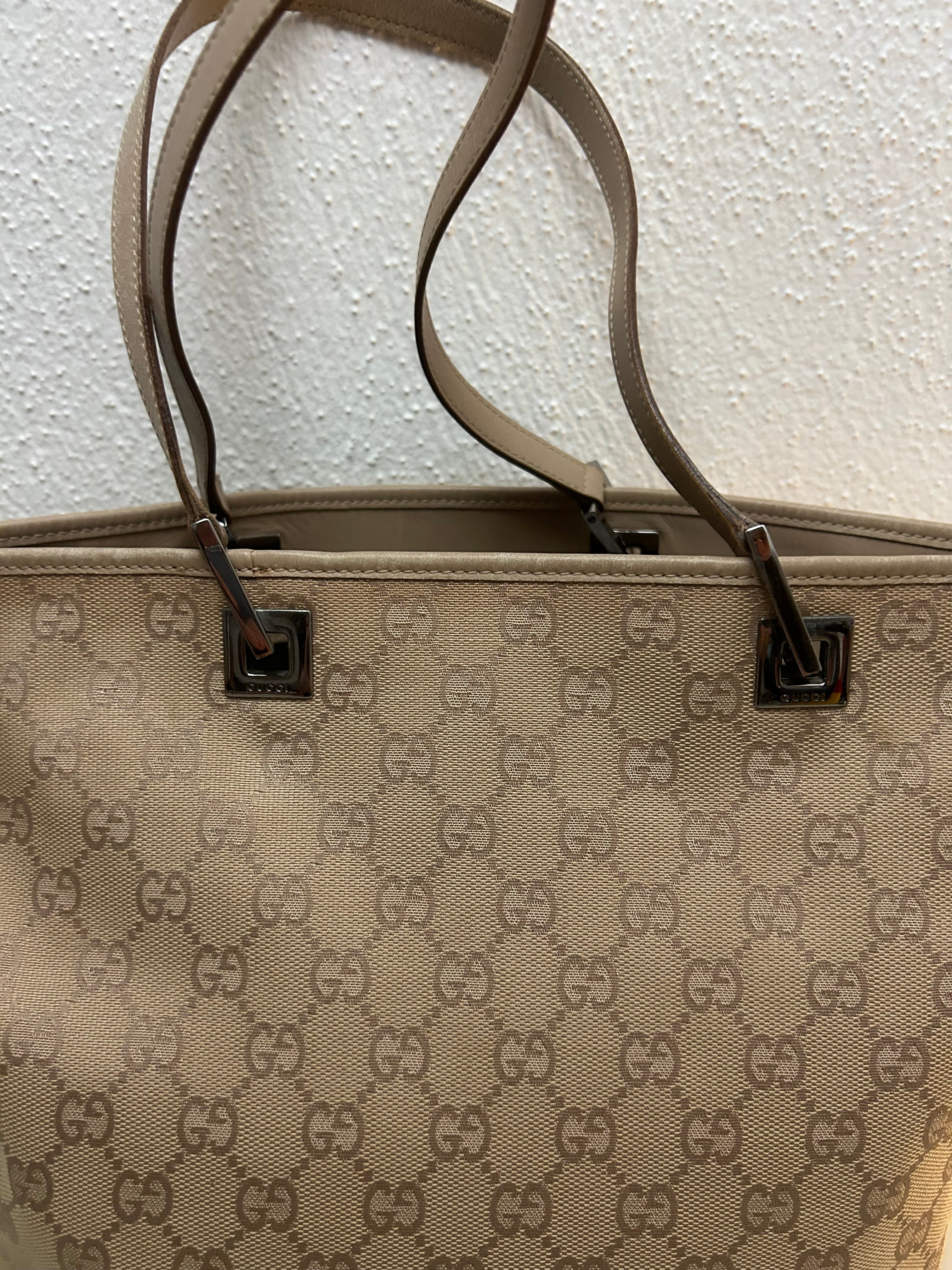 Gucci Beige Buckettaske